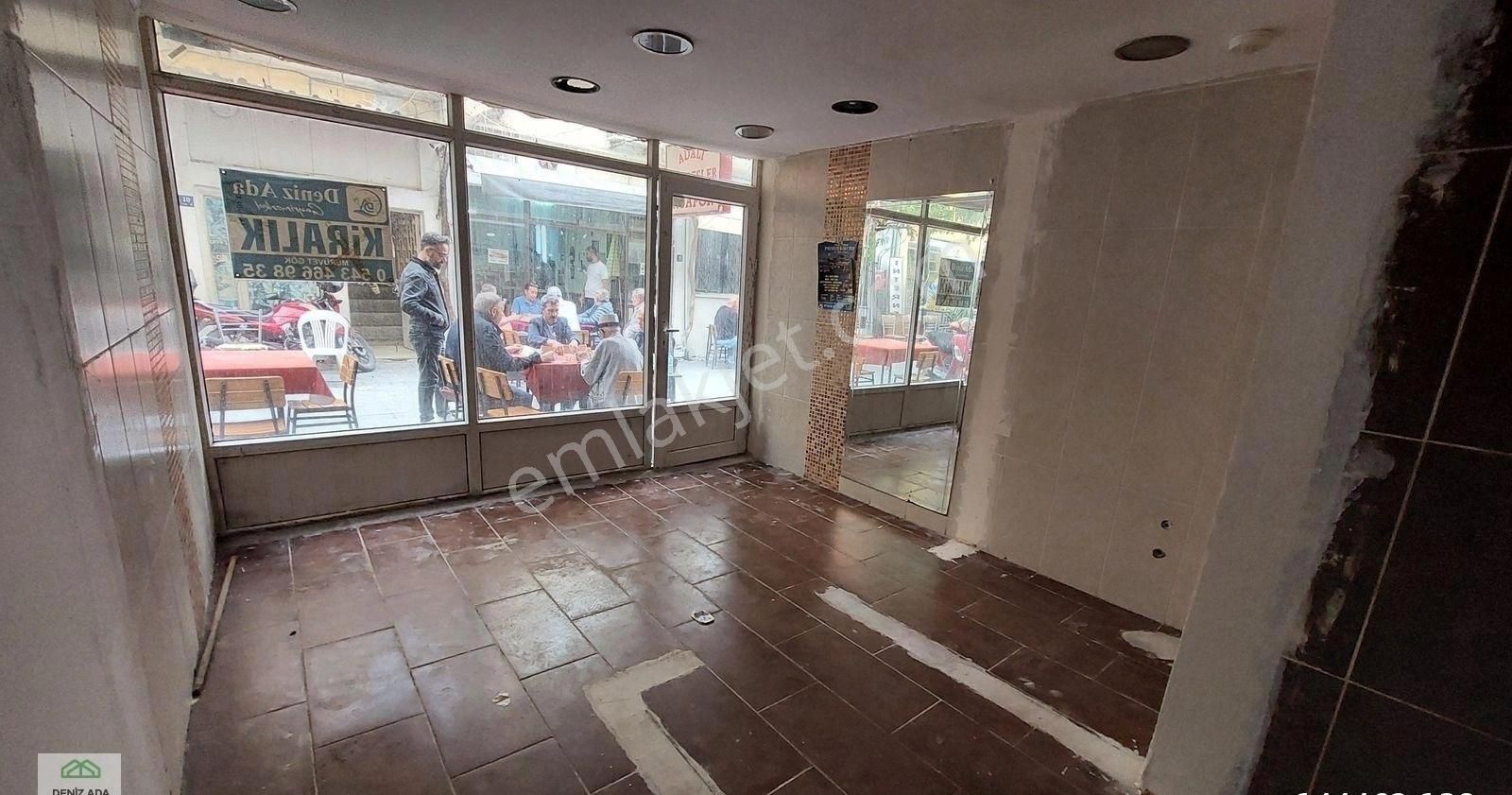 Kuşadası Eski Belediye Yanı İşlek Sokakta 20 M2 Kiralık Dükkan