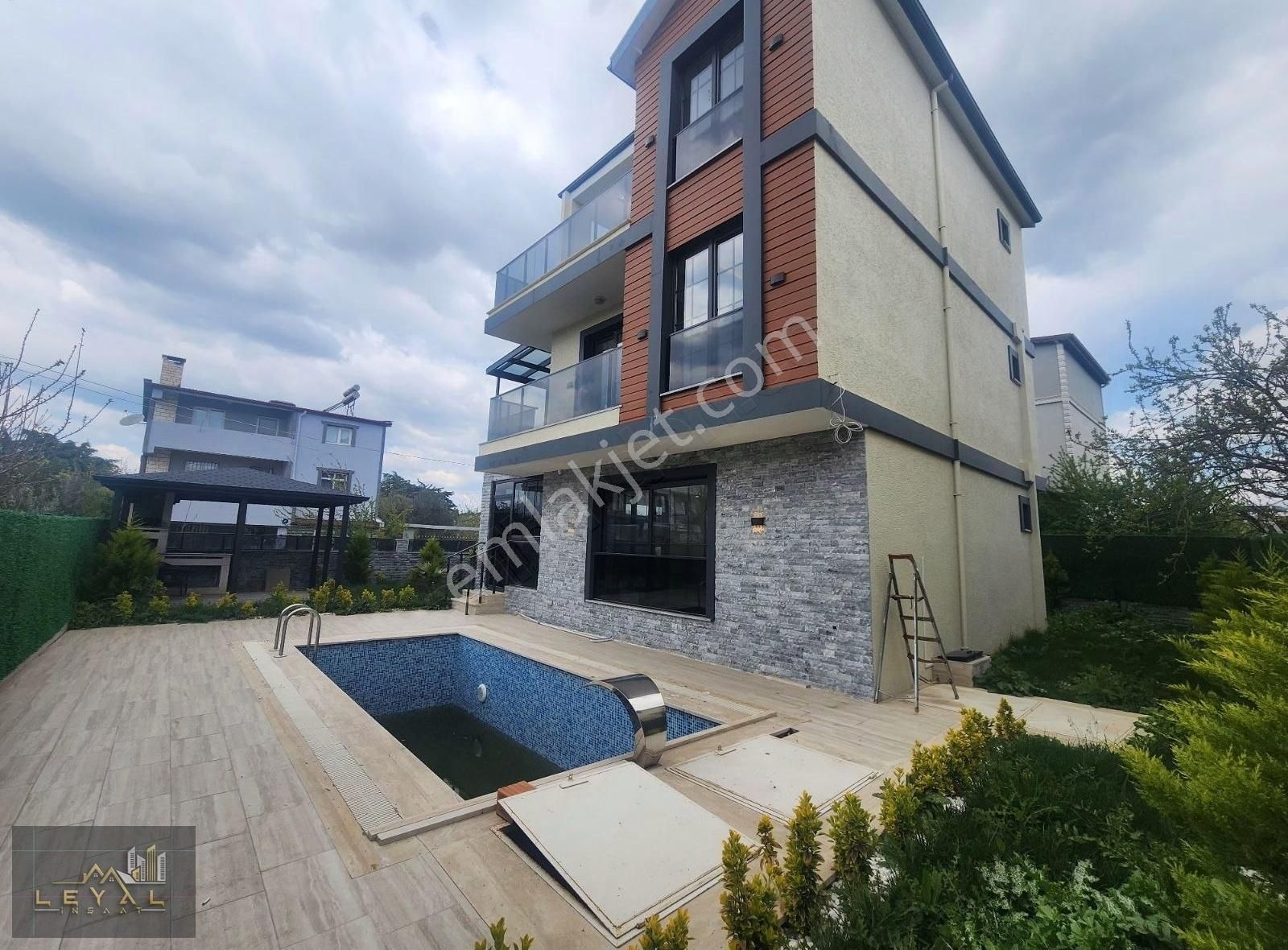 Leyal Gruptan Satılık Ultra Lüx Havuzlu Peyzajlı Villa - Görsel 16