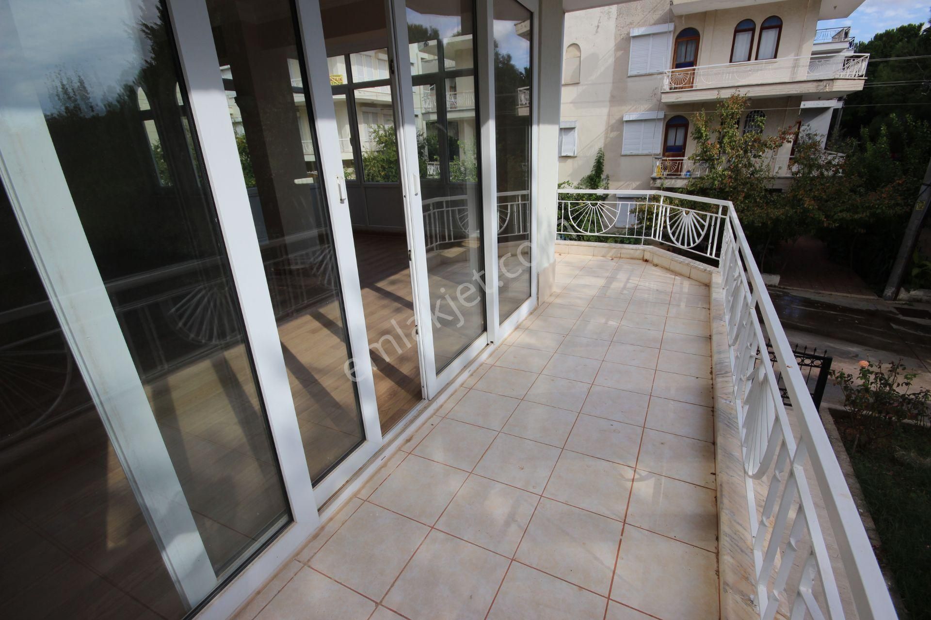 Muhteşem Doğa Manzaralı Havuzlu Bakımlı Villa - Görsel 25