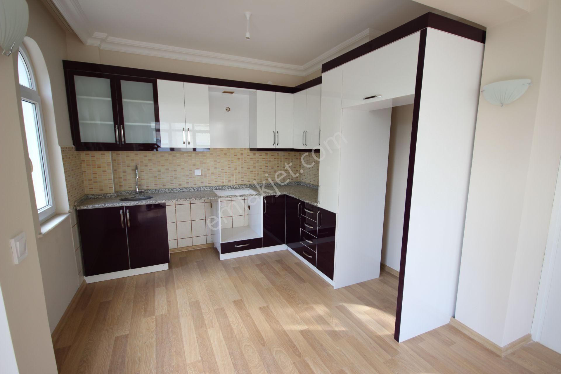 Muhteşem Doğa Manzaralı Havuzlu Bakımlı Villa - Görsel 12