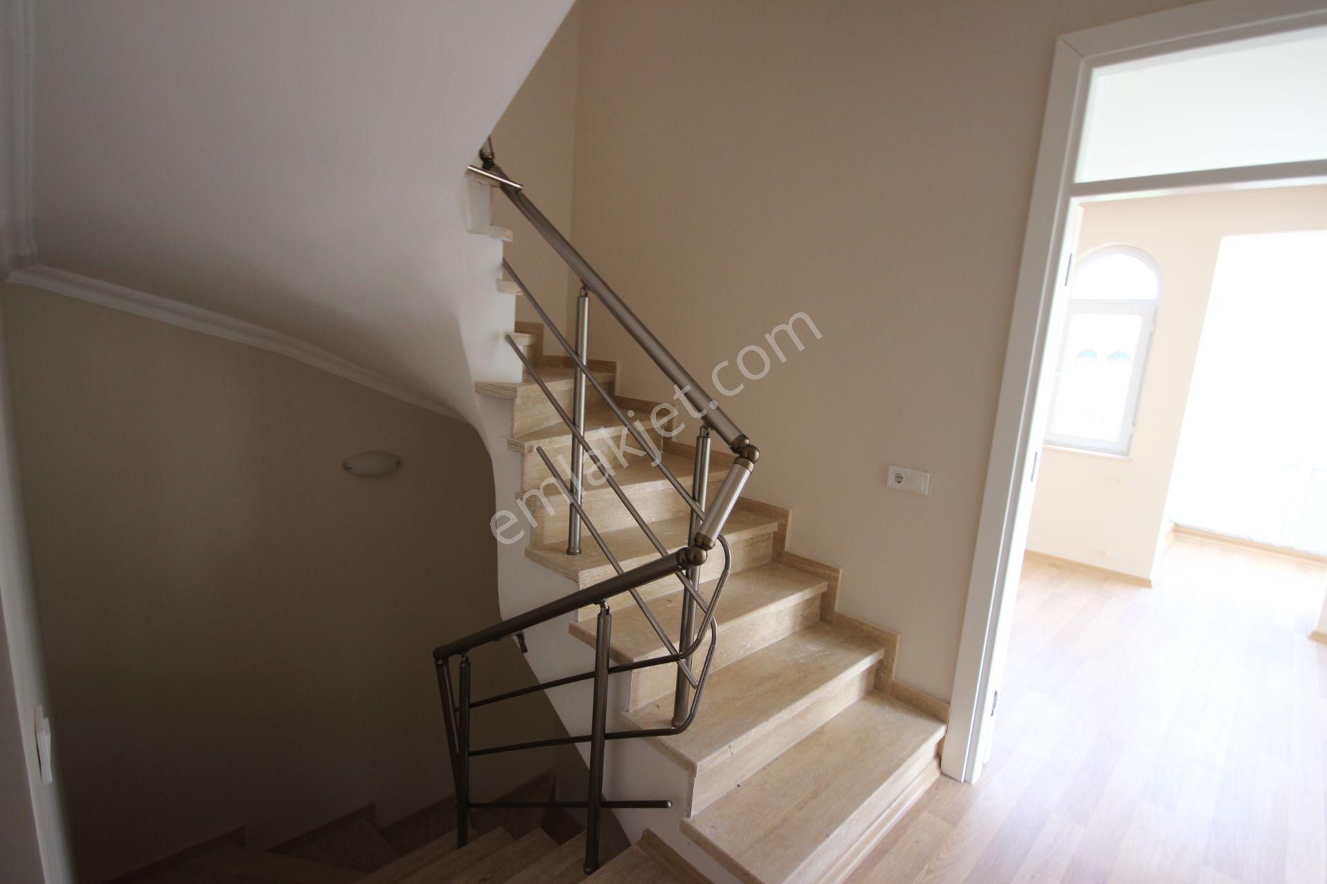 Muhteşem Doğa Manzaralı Havuzlu Bakımlı Villa - Görsel 23