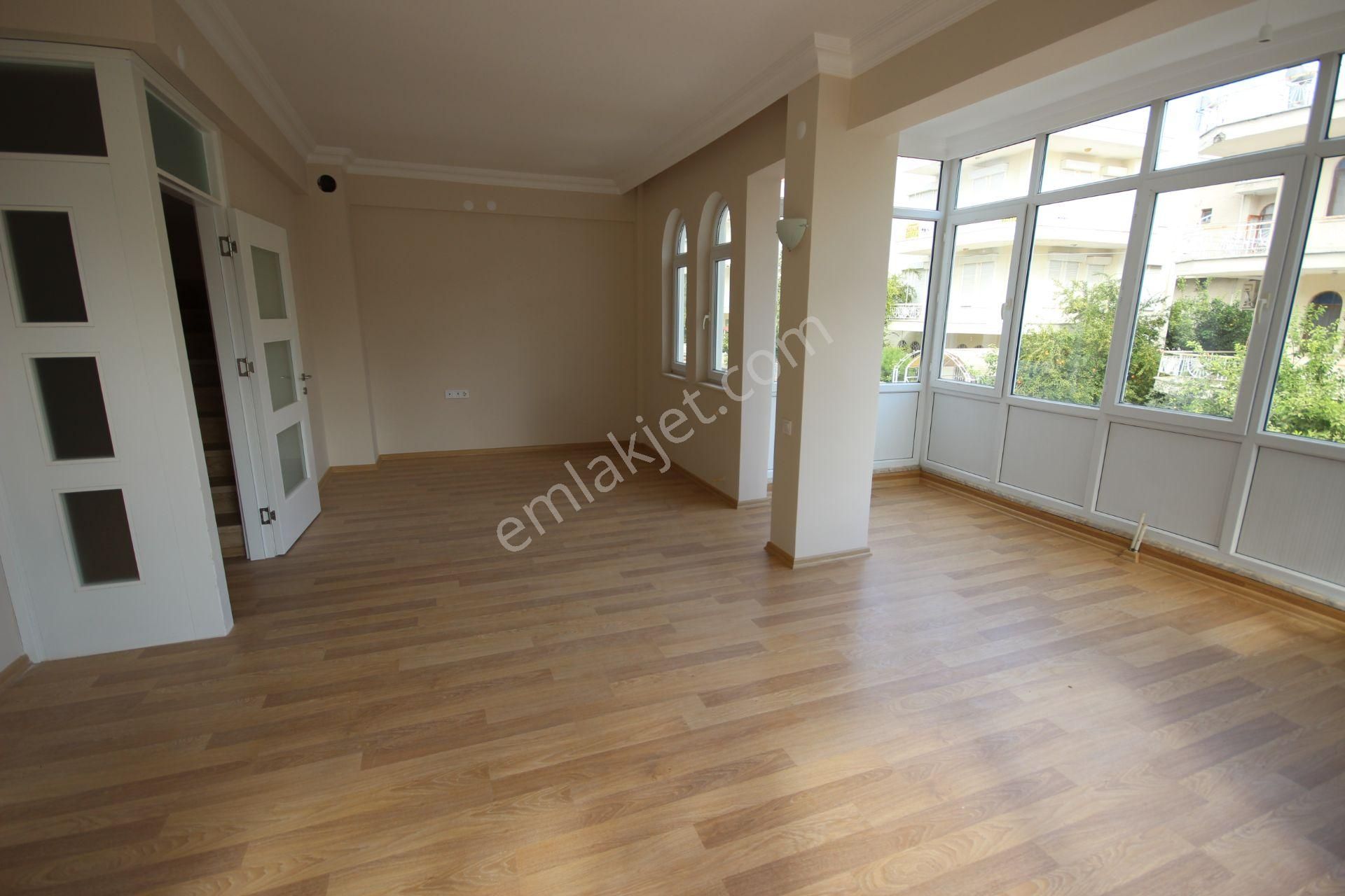 Muhteşem Doğa Manzaralı Havuzlu Bakımlı Villa - Görsel 11