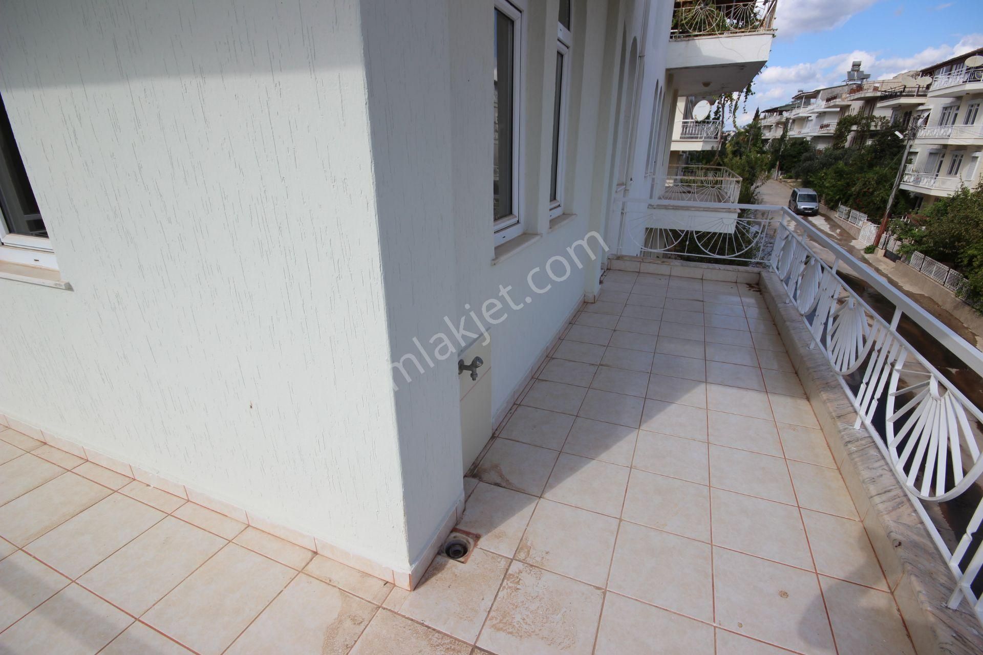 Muhteşem Doğa Manzaralı Havuzlu Bakımlı Villa - Görsel 26