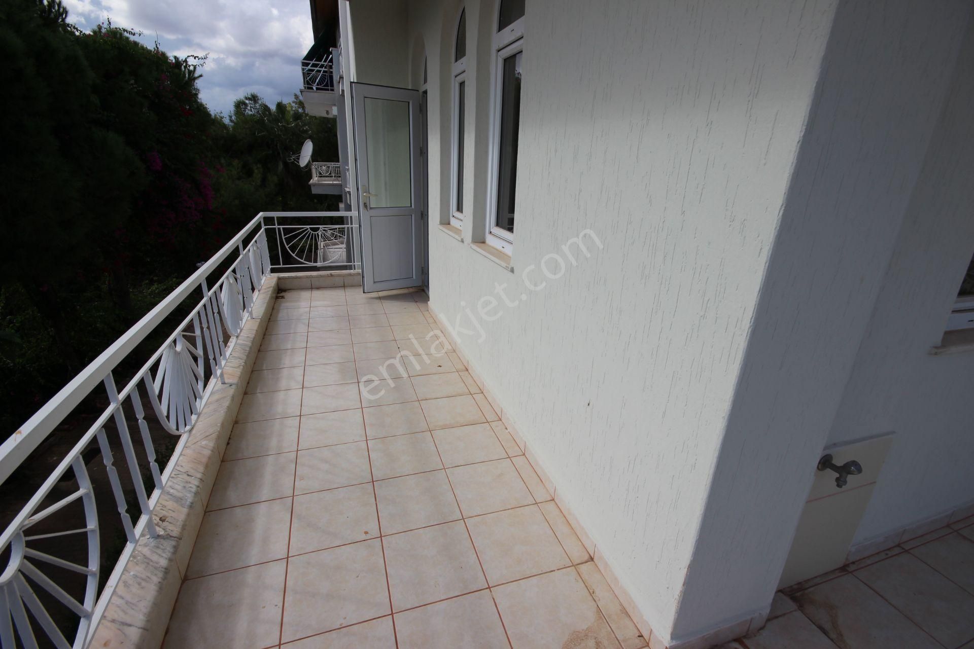 Muhteşem Doğa Manzaralı Havuzlu Bakımlı Villa - Görsel 27