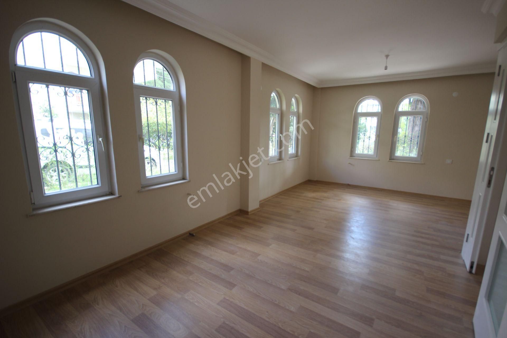 Muhteşem Doğa Manzaralı Havuzlu Bakımlı Villa - Görsel 16