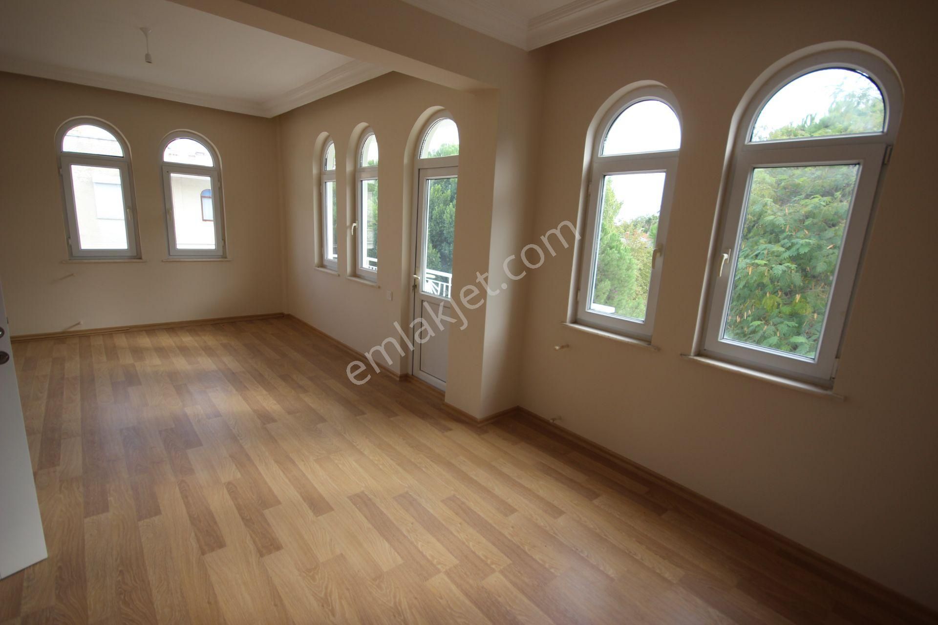 Muhteşem Doğa Manzaralı Havuzlu Bakımlı Villa - Görsel 13