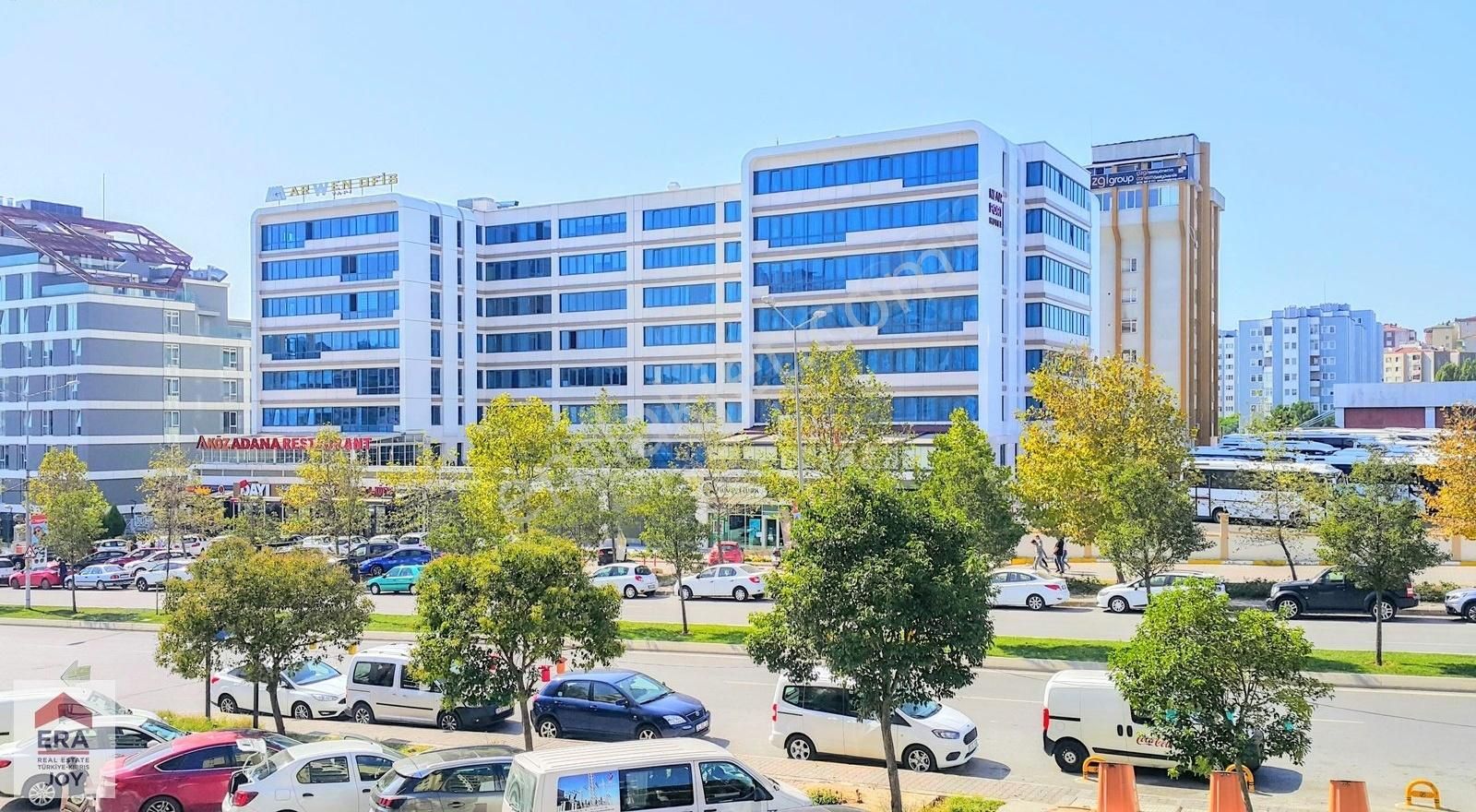 Arwen İstanbul'da 3 Bölmeli Sekreterya Alanı Olan Net 55 M2 Ofis