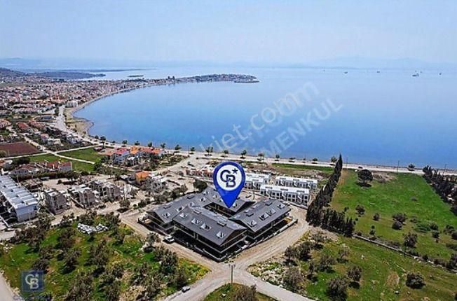 Denize Ve Merkeze Yürüme Mesafesinde Havuzlu Sitede Bahçe Katı 1+1 Fırsat Daire