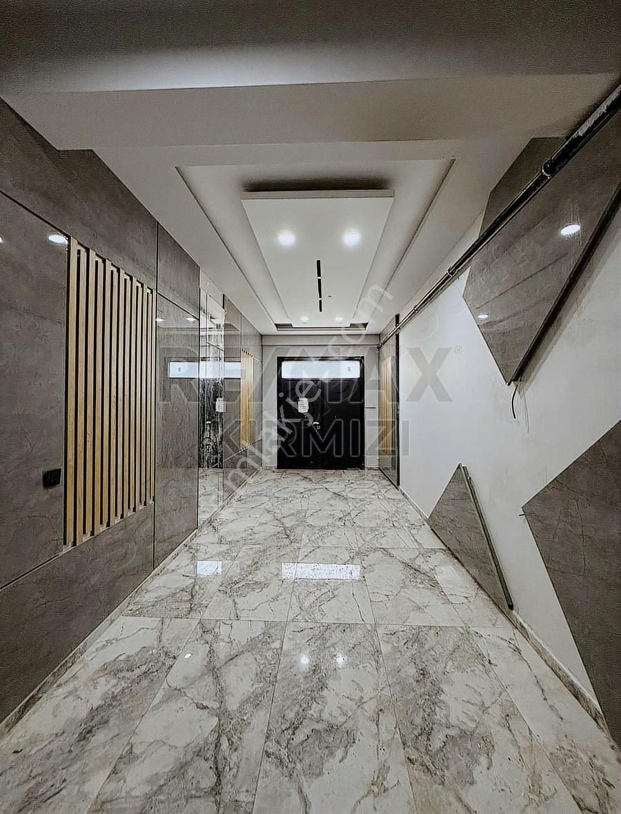 Re/max Kırmızı'dan Kombina'da Satıılık 2+1 Daire