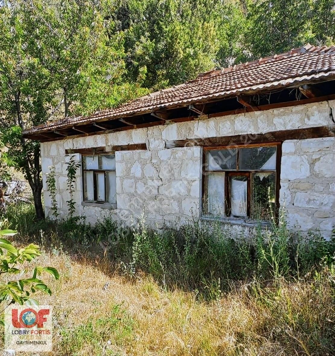 Lobby Fortis'ten Çameli Emecik'te 745 M² Taş Ev Ve Bahçesi