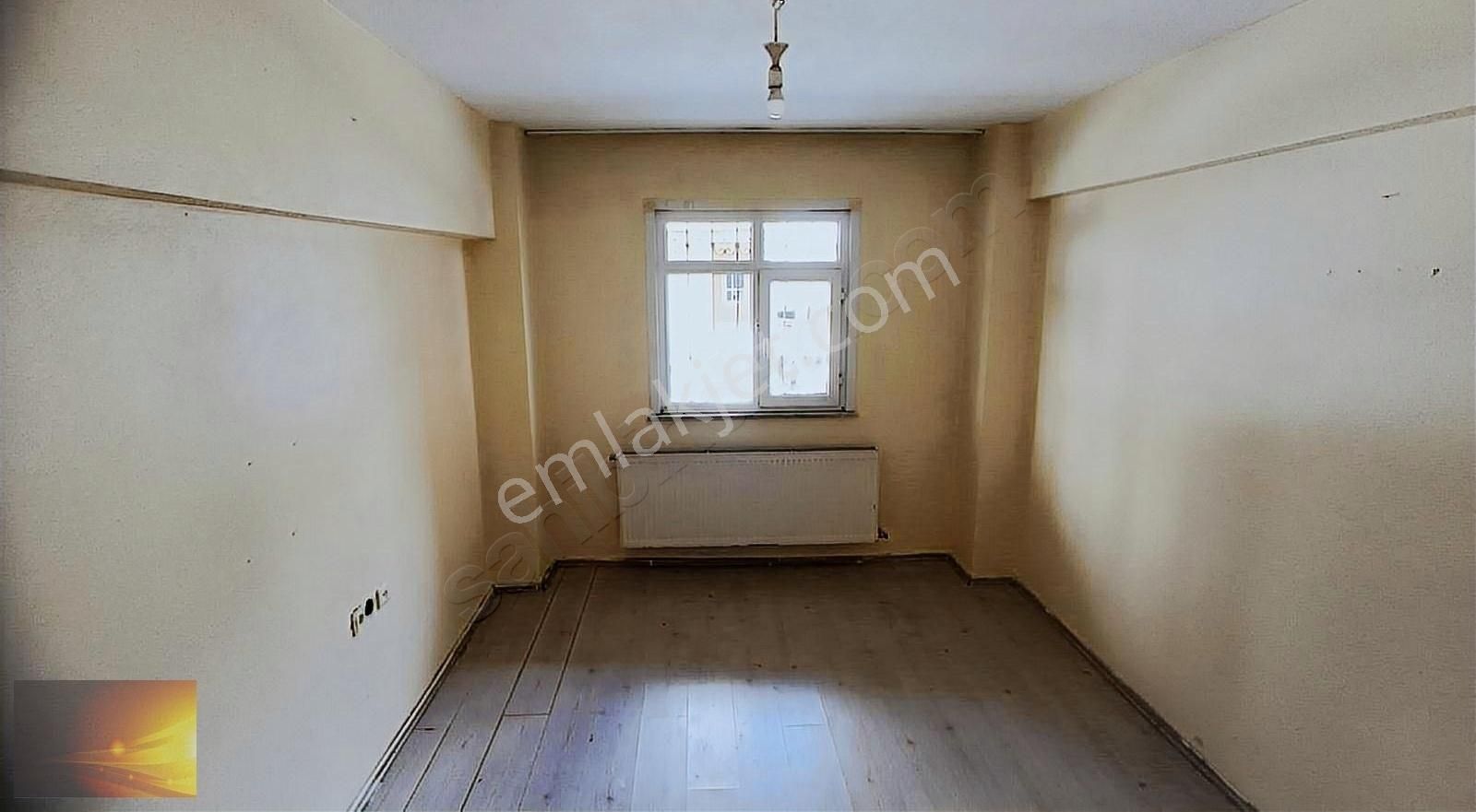 Gaziosmanpaşa Yenimahallede Satılık 2+1 Yüksek Giriş Daire