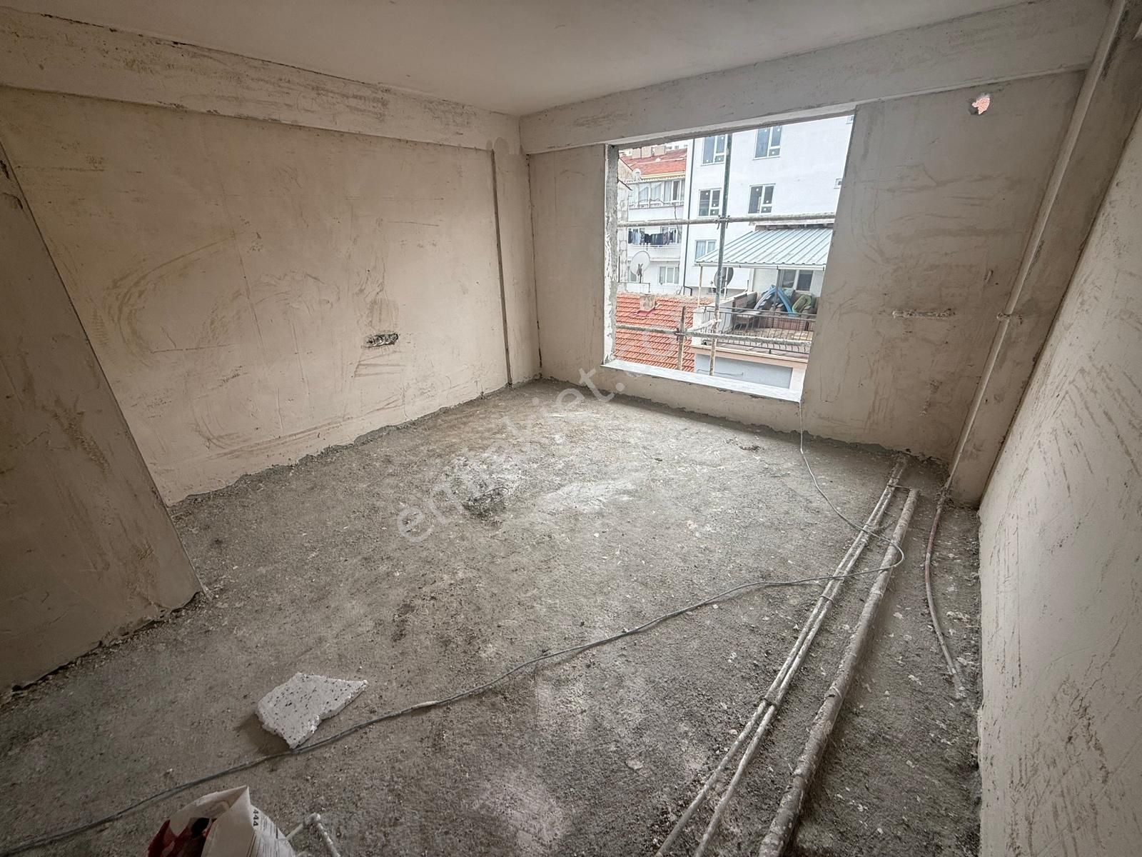 Emek Mah.dilek Caddesi Yakını Yatırımlık 1+1/bu-24
