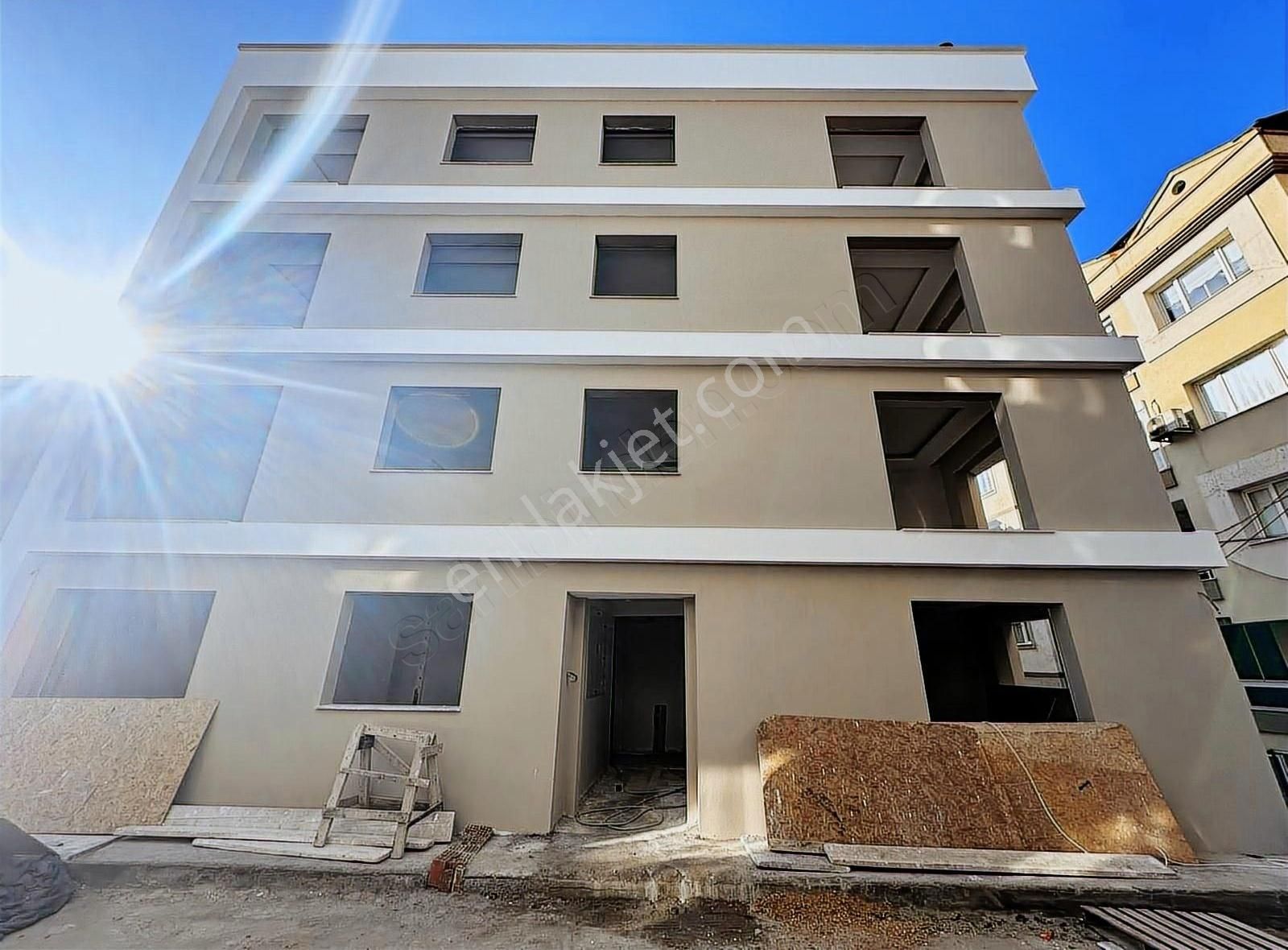 İzmır Konak Eşrefpaşa Caddesıne 100 Metre. 1+1 Sıfır Daire