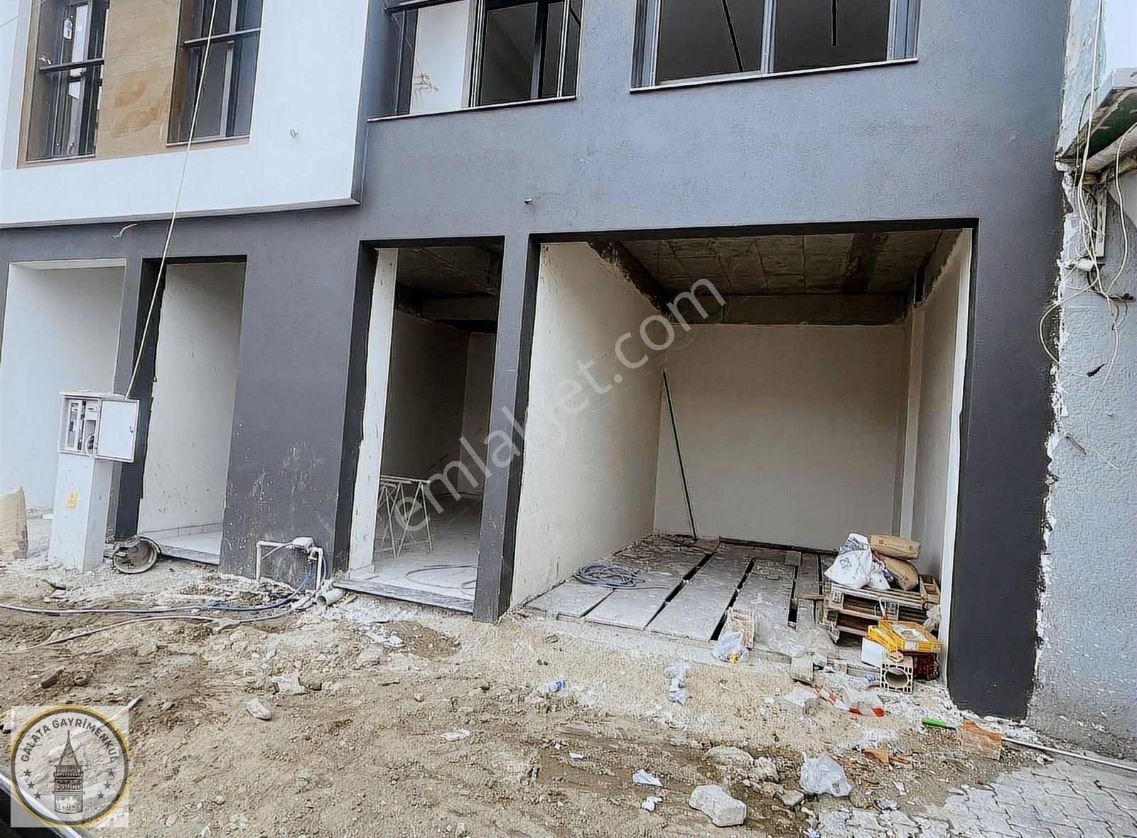 Yenicami Mahallesinde 300 M2 Kiralık Depolu Dükkan