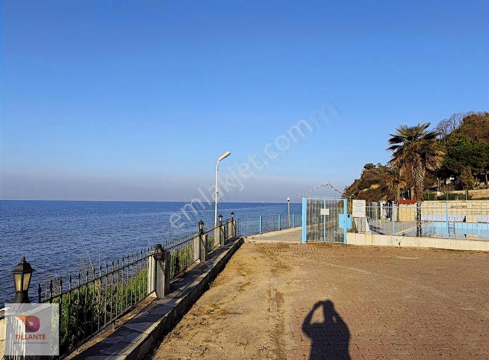 Yalova Çınarcık Sümer Tatil Sitesinde Satılık Tripleks Villa