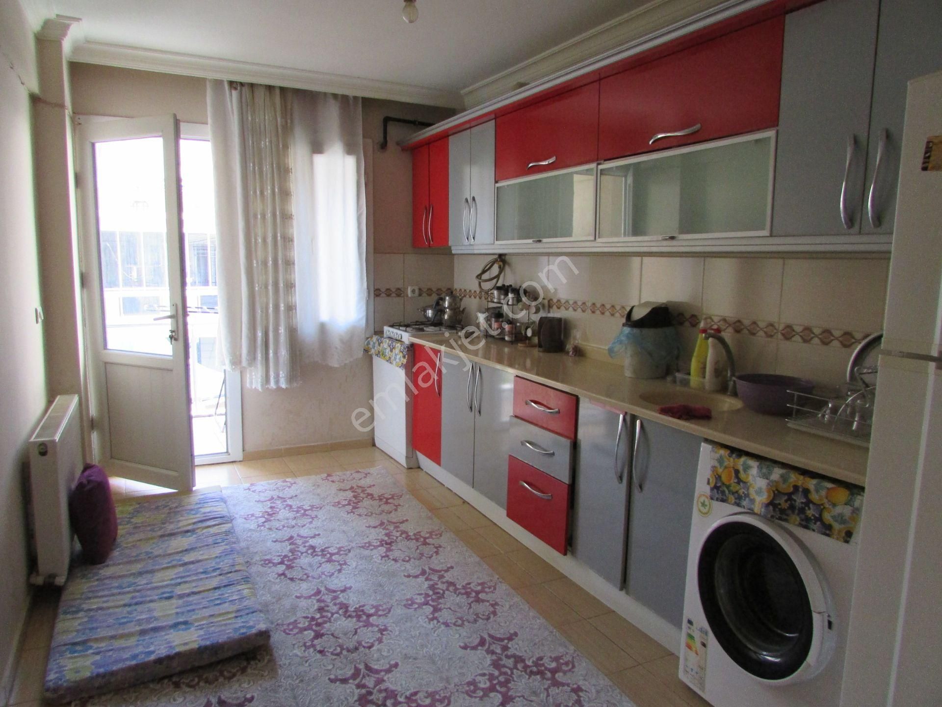 İnönü Mahallesinde Havuzlu Parkın Orada Ara Kat 2+1 Ve 98 M2 Satılık - Görsel 3