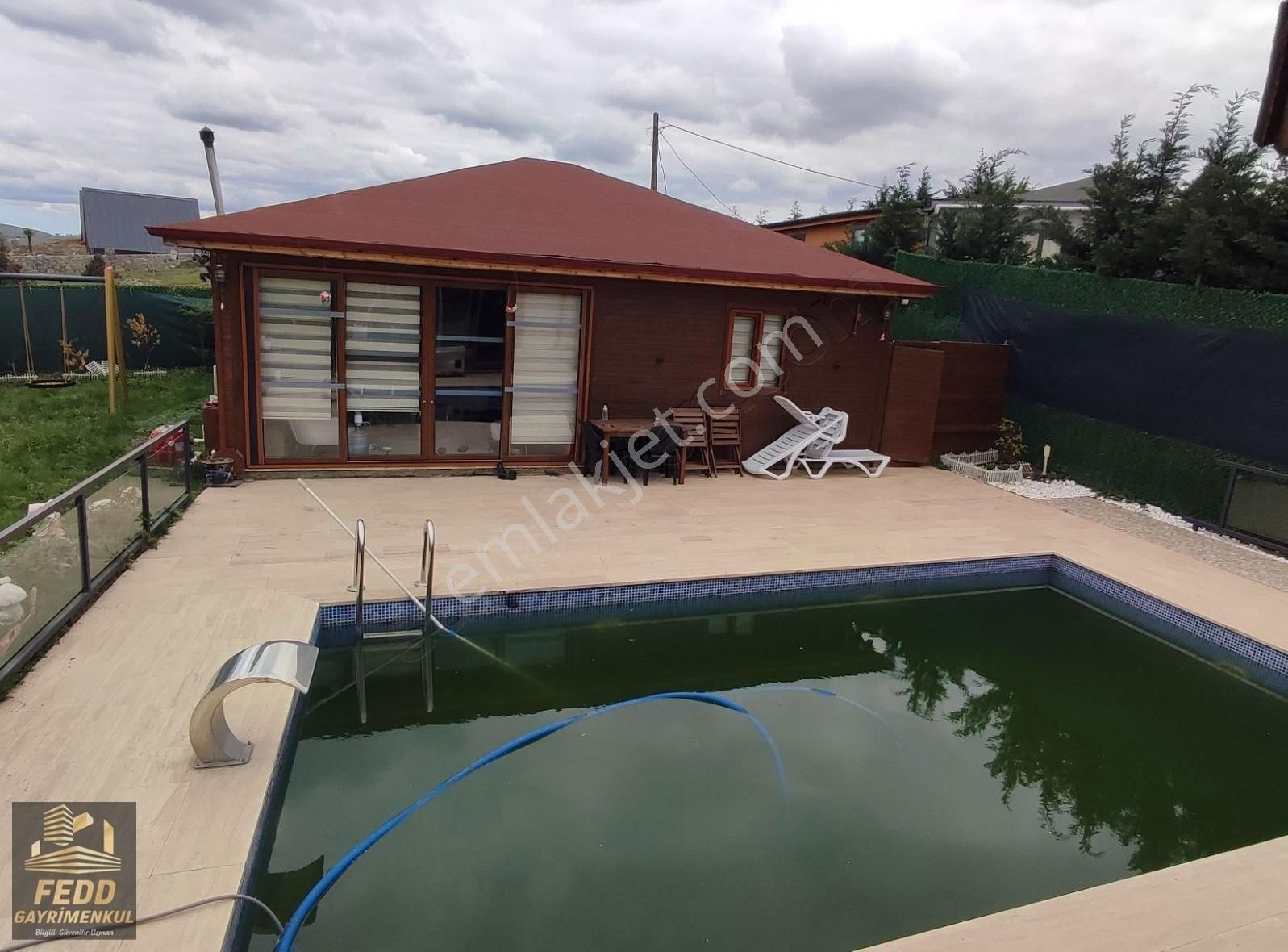 Gebze Mollafenari 349 M2 2+1 Eşyalı Satılık Ahşap Bungalov