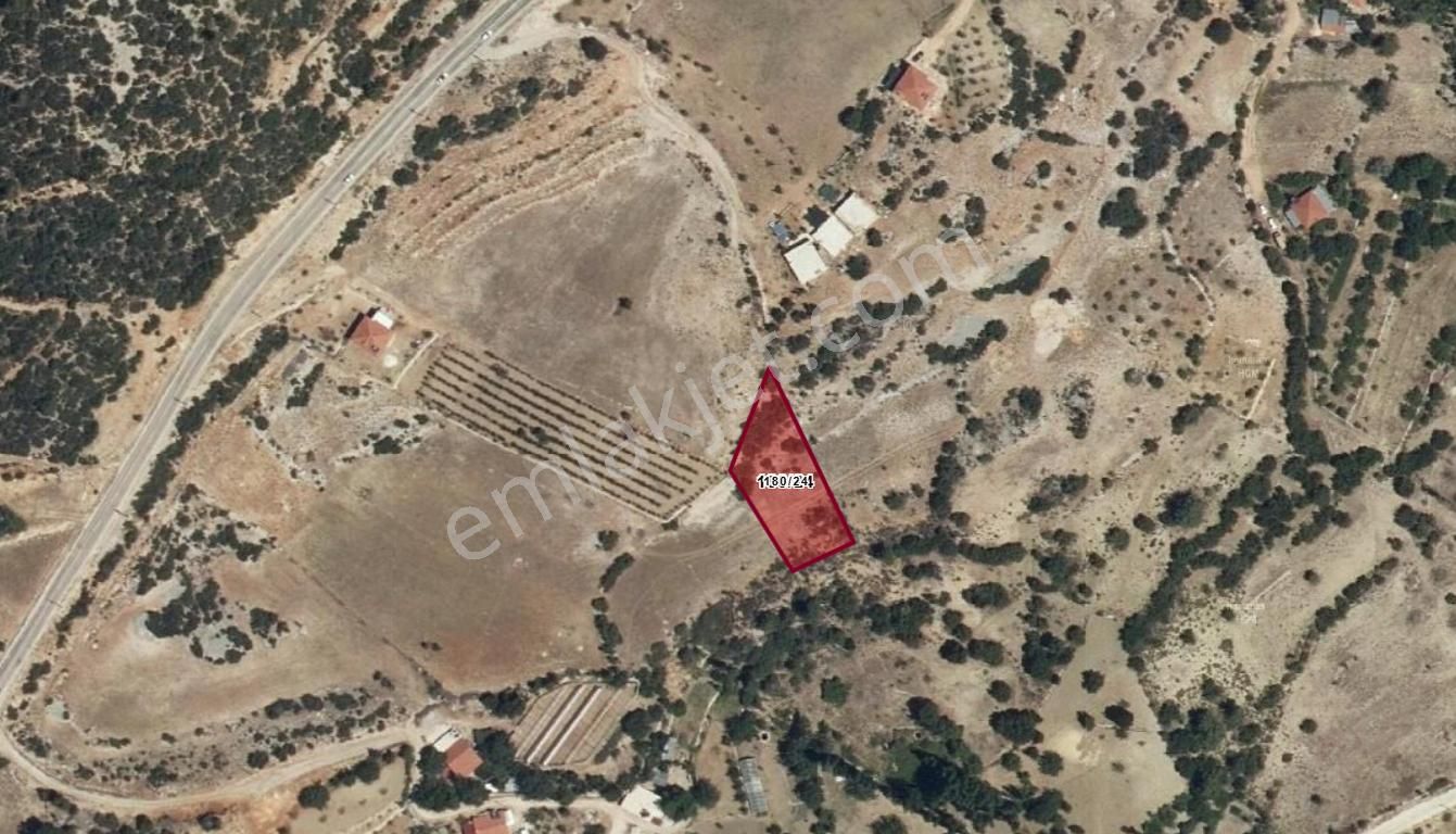 Kaş Sütleğende Çok Güzel Konumda 1.464m2. Tarla