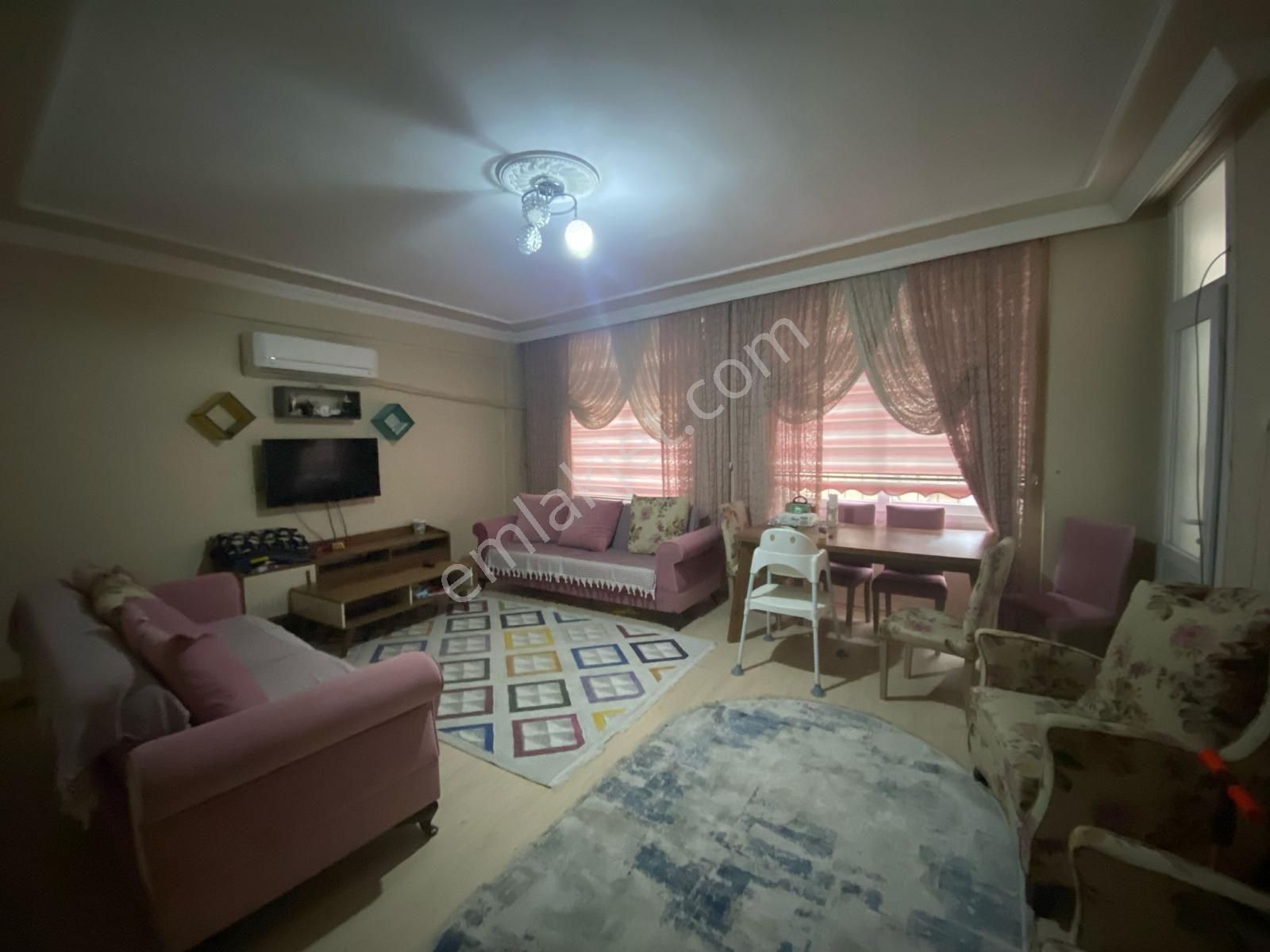 Akdeniz Yeni Mah.4 Katlı Binanın 1.kati Bağımsız Mutfak 2+1 130 M2 1.750 Bin