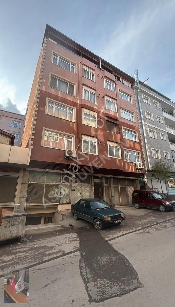 Pendik Alt Kaynarca Mahallesinde Balkonlu 3+1 Satılık Daire