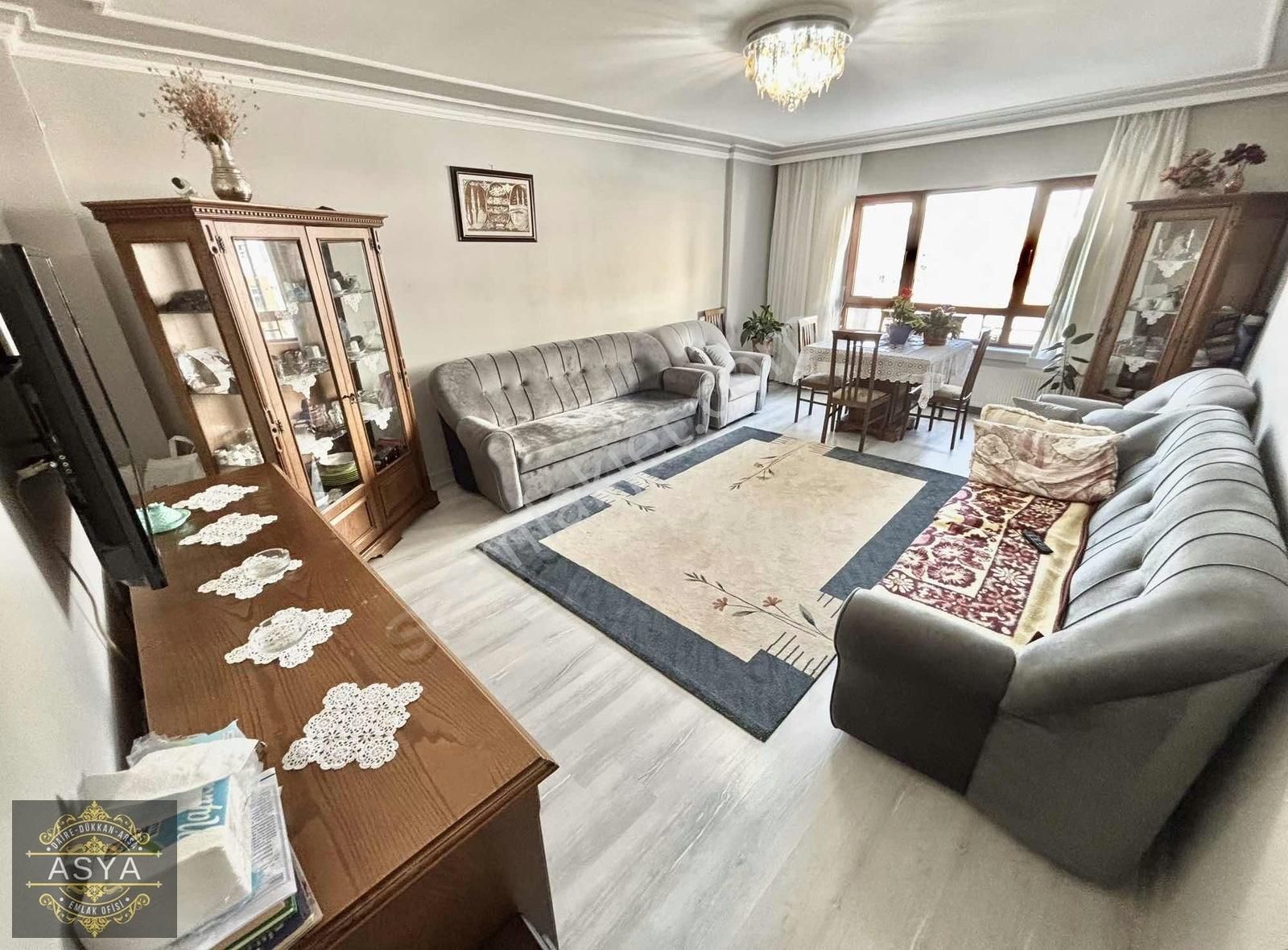 Kuşçağızda Ana Cadde Üzeri 1. Kat 3+1 Ön Cephe Satılık Daire