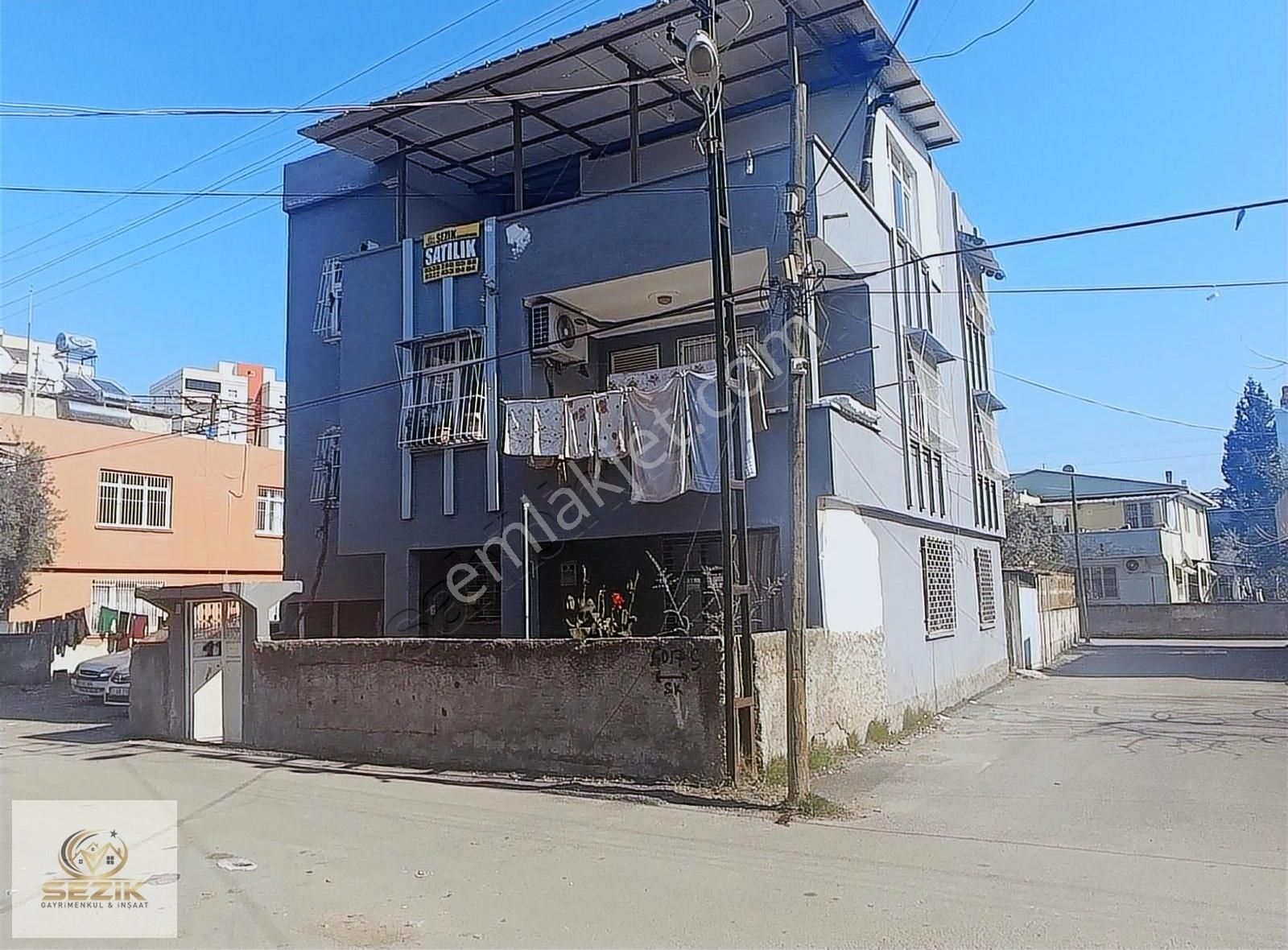 Barış Mahallesi Satılık 3 Katlı Bahçeli Müstakil Ev Köşe Başı