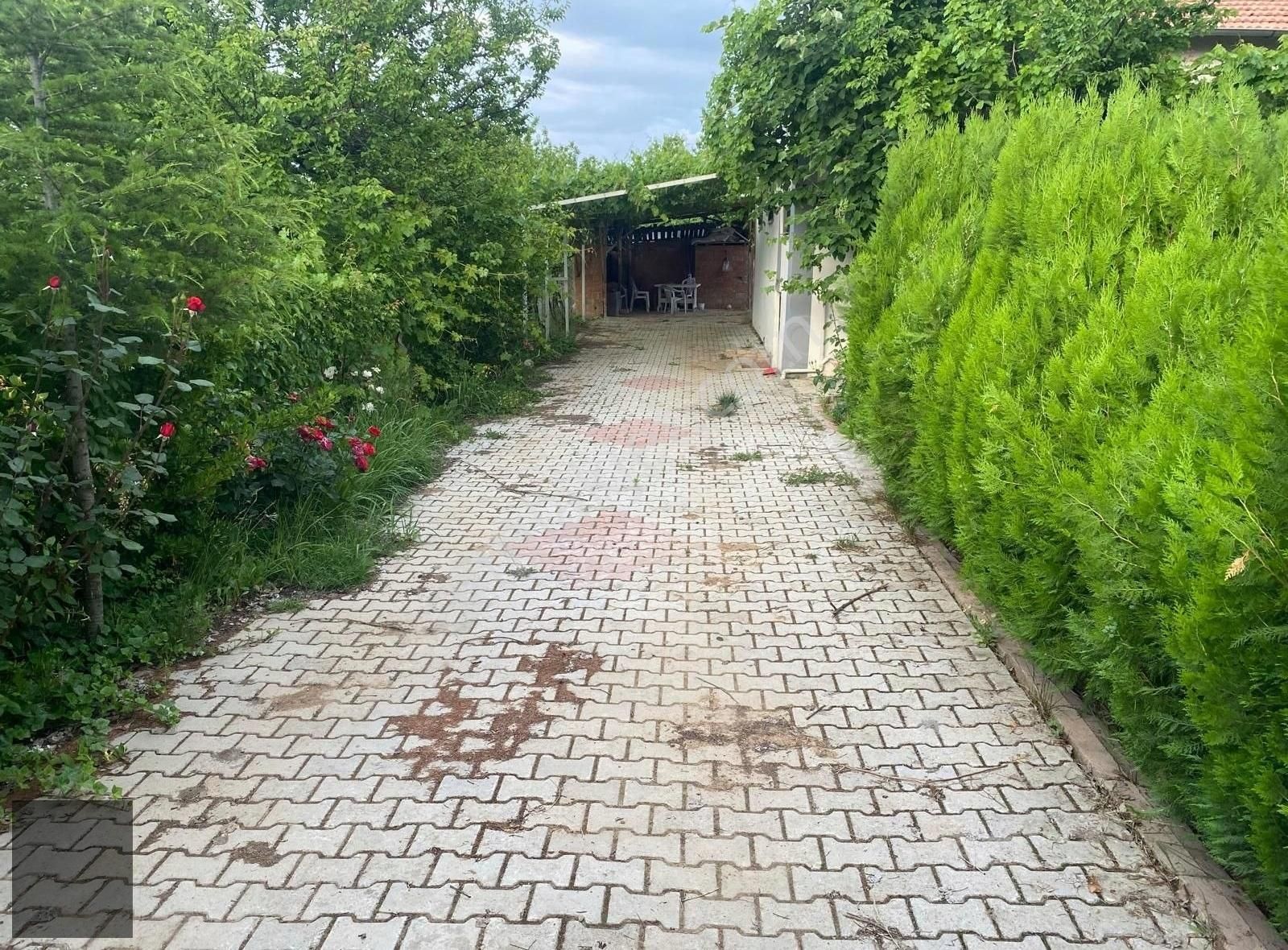 Topsöğüt Sancaktar Da Satılık Bahçeli Bakımlı Ev