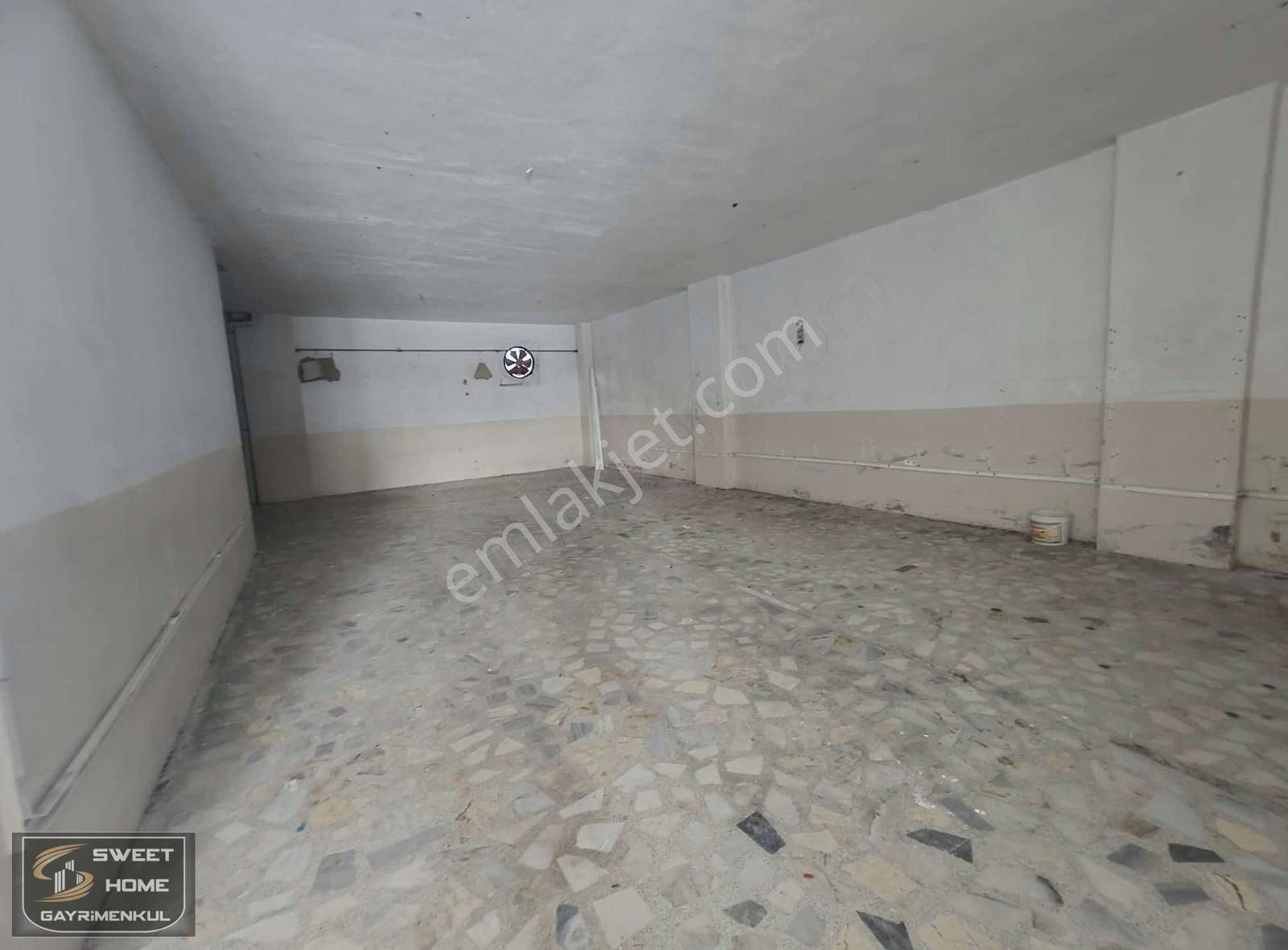 Bağcılar Hürriyet Mahallesinde Kiralık 2 Katlı 250m² Dükkan