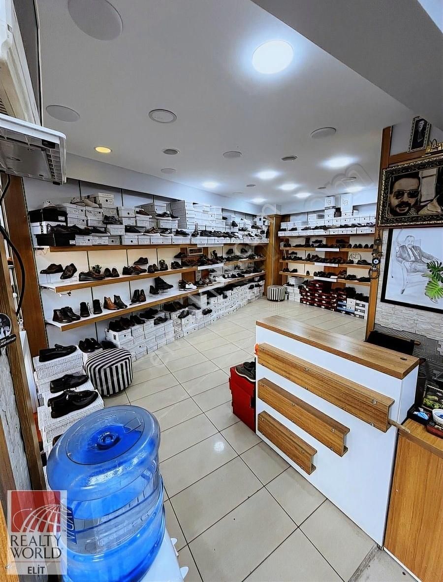 İzmir/menemen Sevgi Caddesinde 35m2 Satılık Dükkan