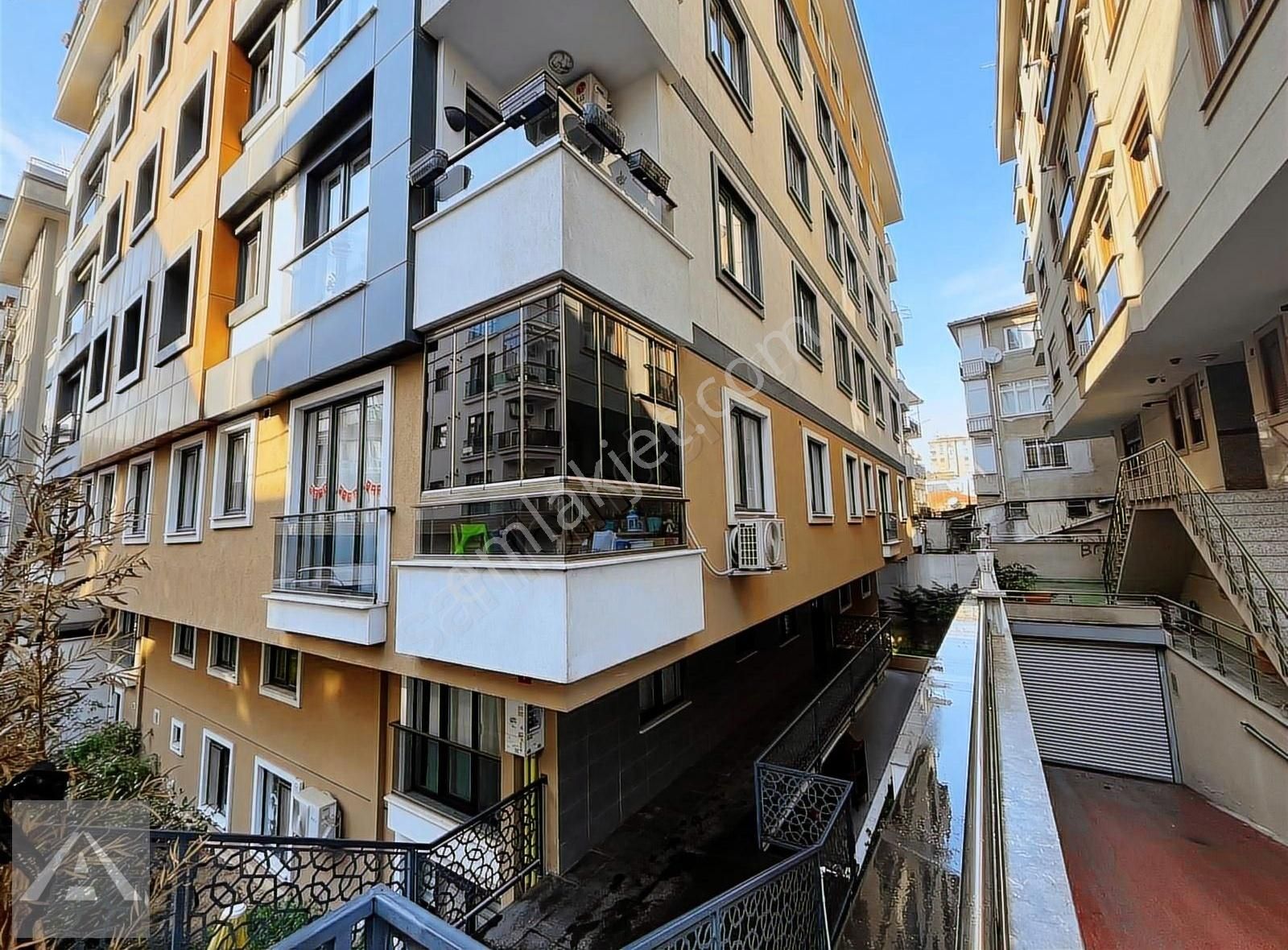 Maltepe Tugayyolu'nda 3 Yıllık Binada Bahçe Katı Ferah 3+1