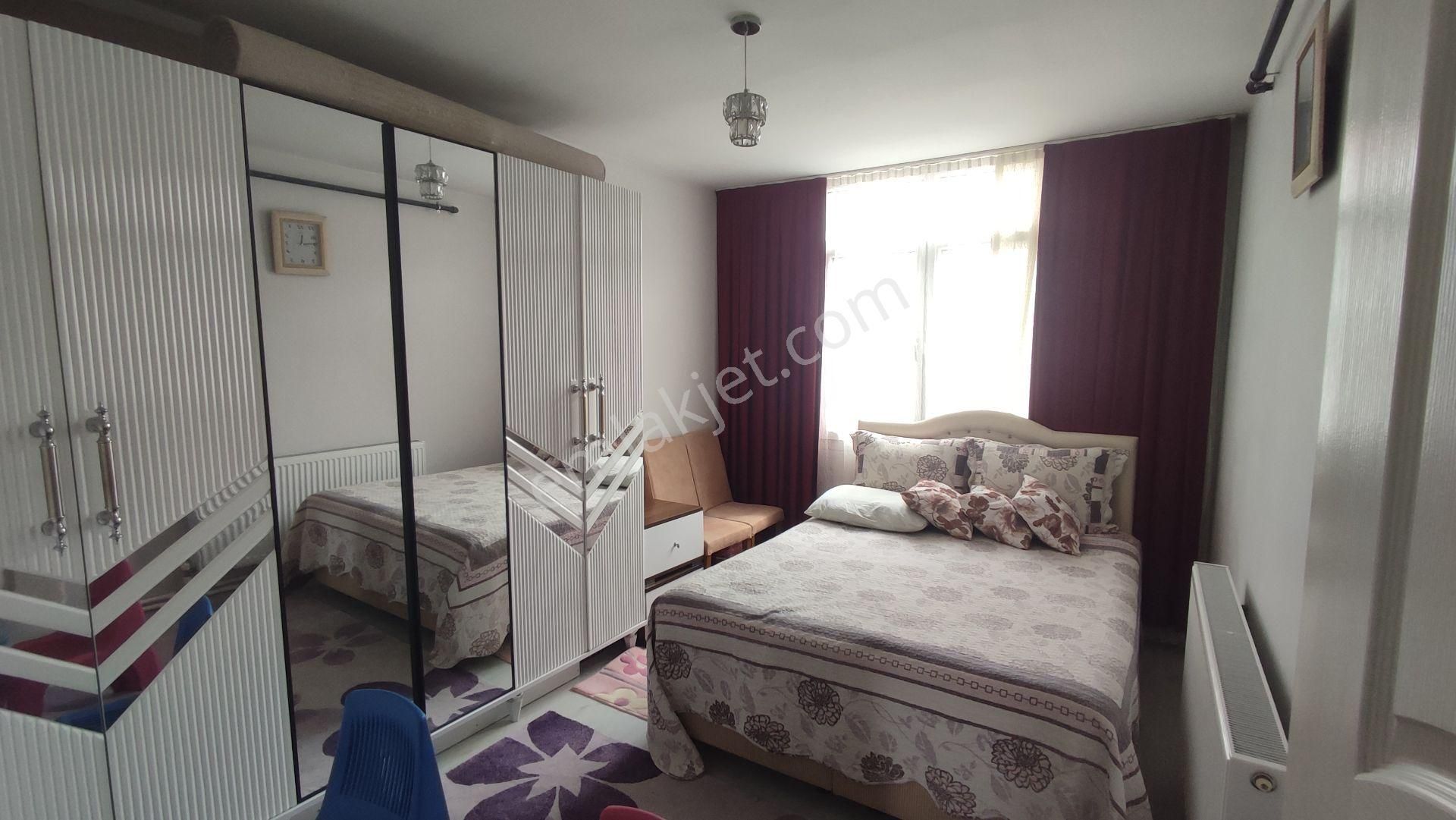 İdenova'dan Şirinyer Merkezde Menderes Caddesi Üzeri 3+1 Daire