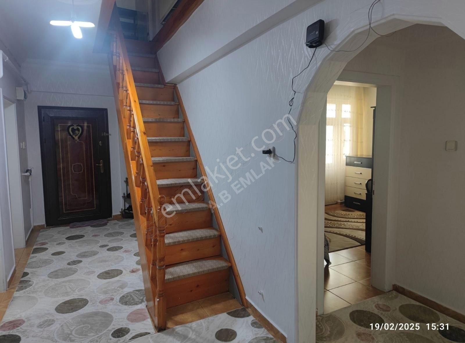 A.b Emlak' Dan M.temizer Parkına Yakın 350 M2 Dublex