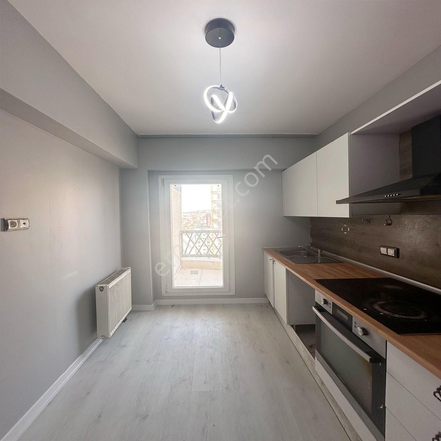 Ak Towers Sitesinde Dekorlu 2+1 Kiralık Daire