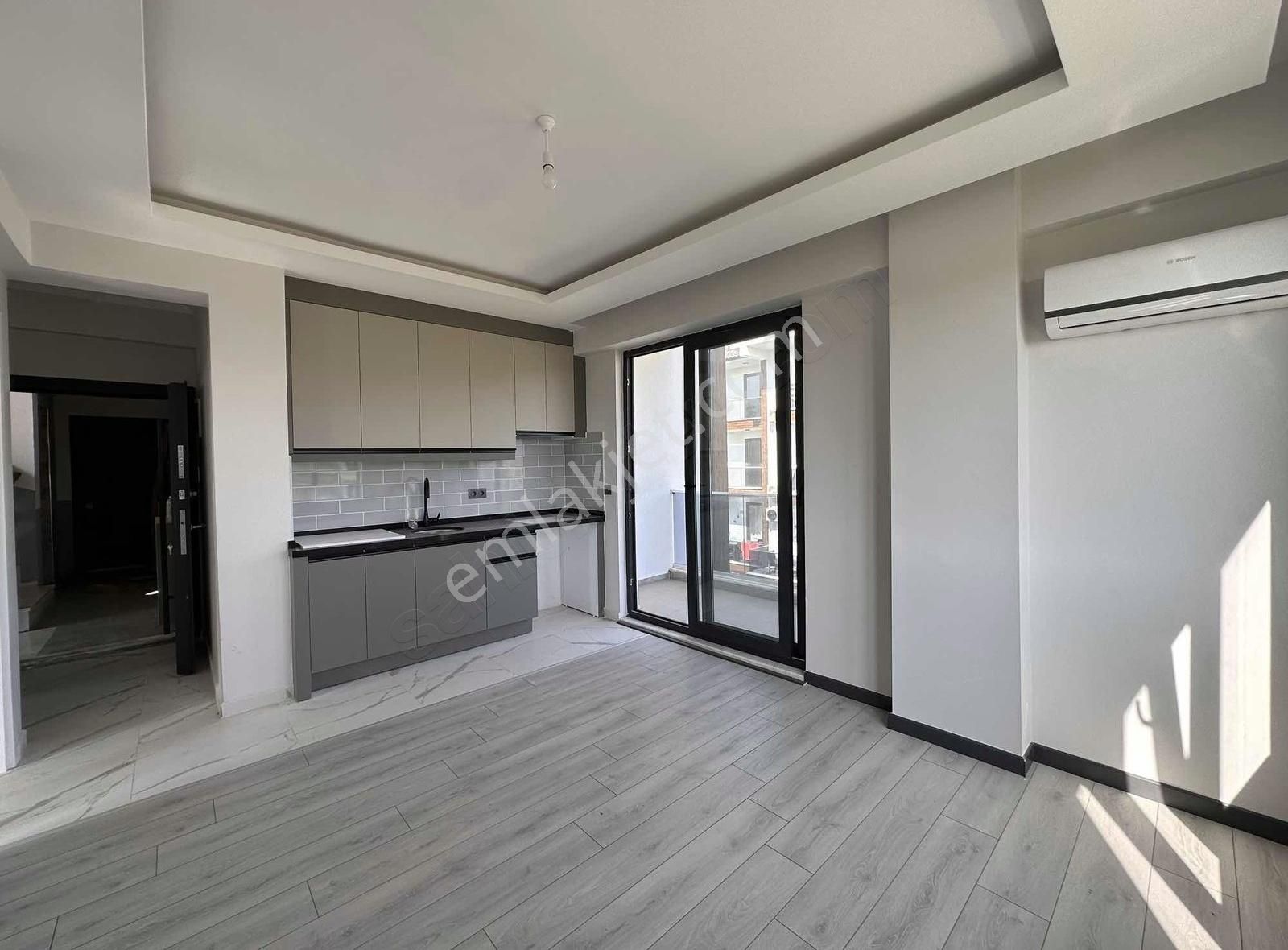 İmev Den 1+1 Havuzlu Sitede Satılık Daire
