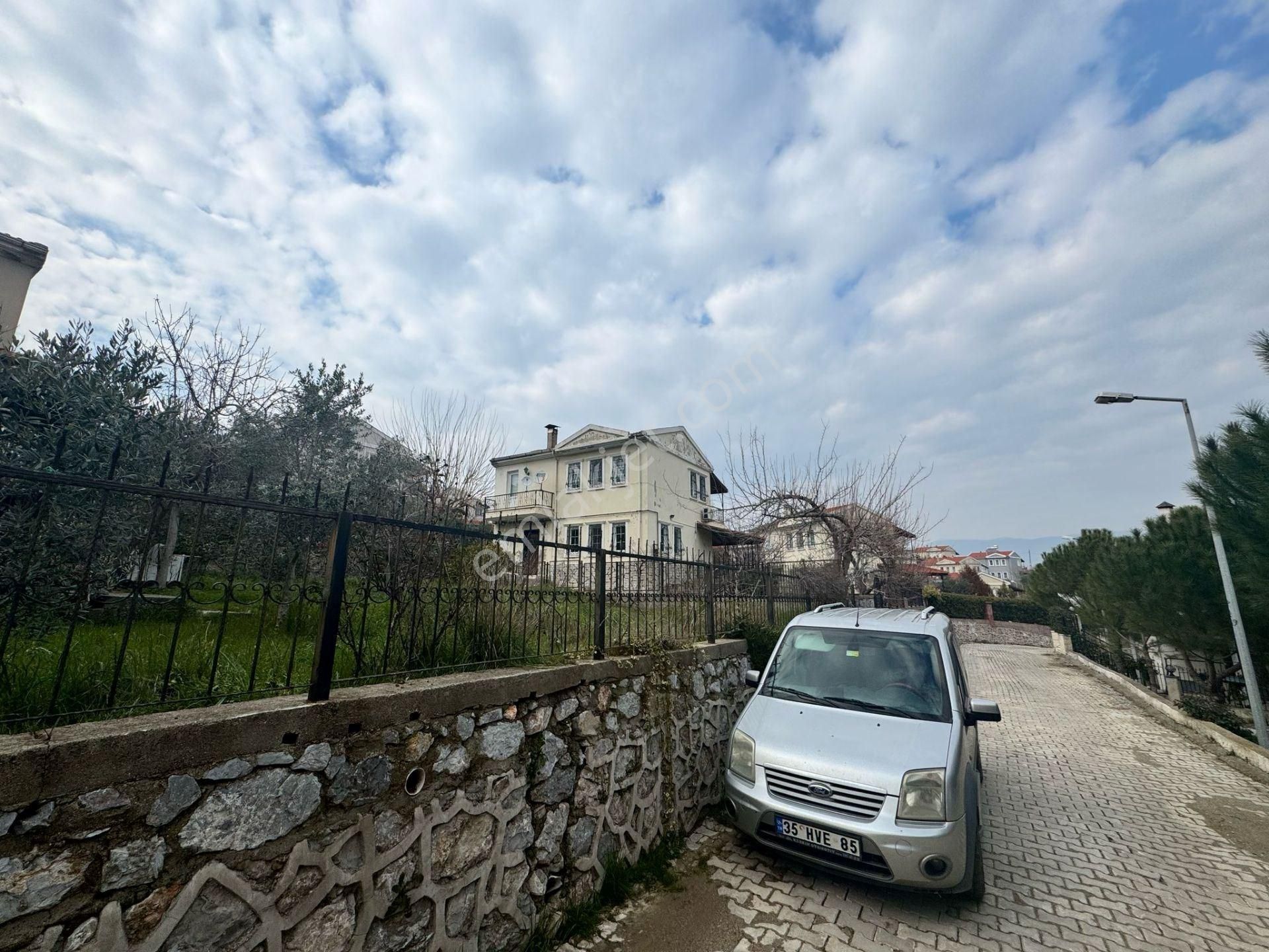 Kemalpaşa Yukarıkızılca Arkent Sitesi Satılık 120m2 3+1 Villa