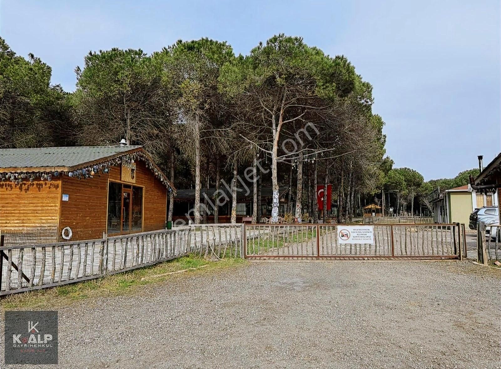 Hürriyet Sahilde Satılık İki Katlı Yazlık Villa 765 M2 Arsalı