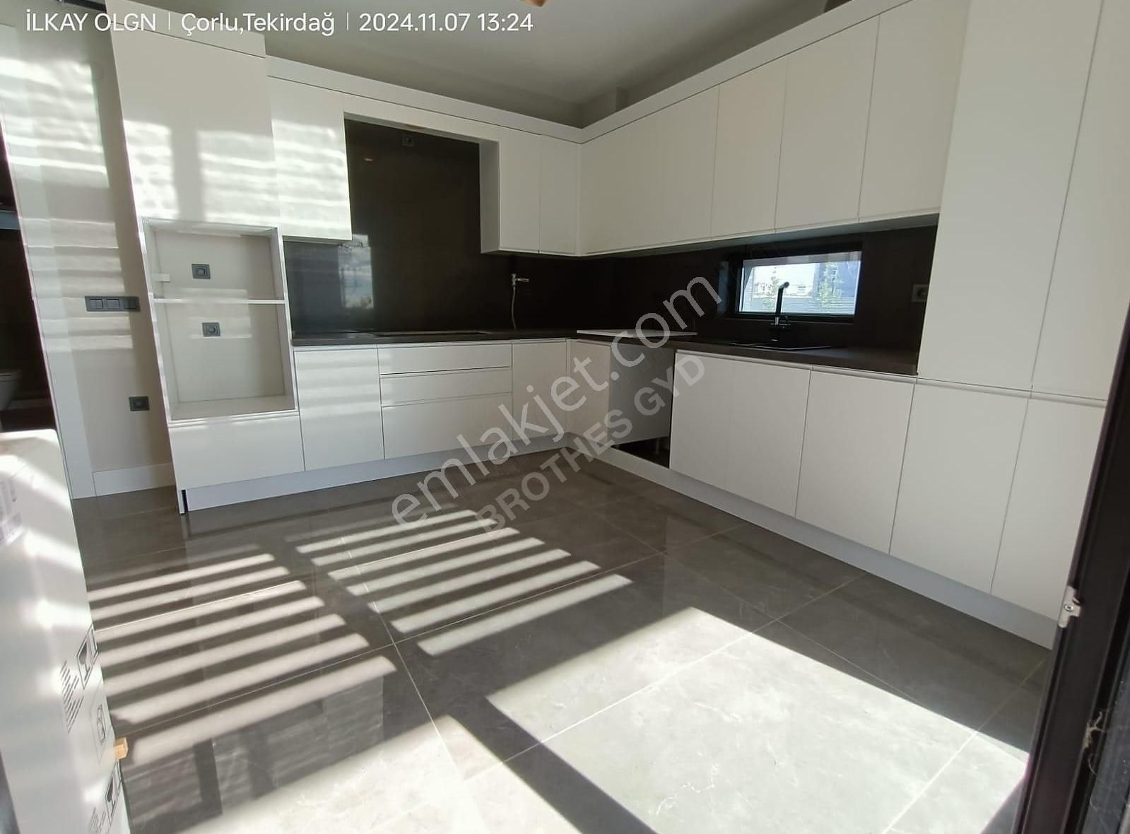 Brothersdan Önerlerde 300m2 4+1 İskanlı Sıfır Satılık Villa - Görsel 26
