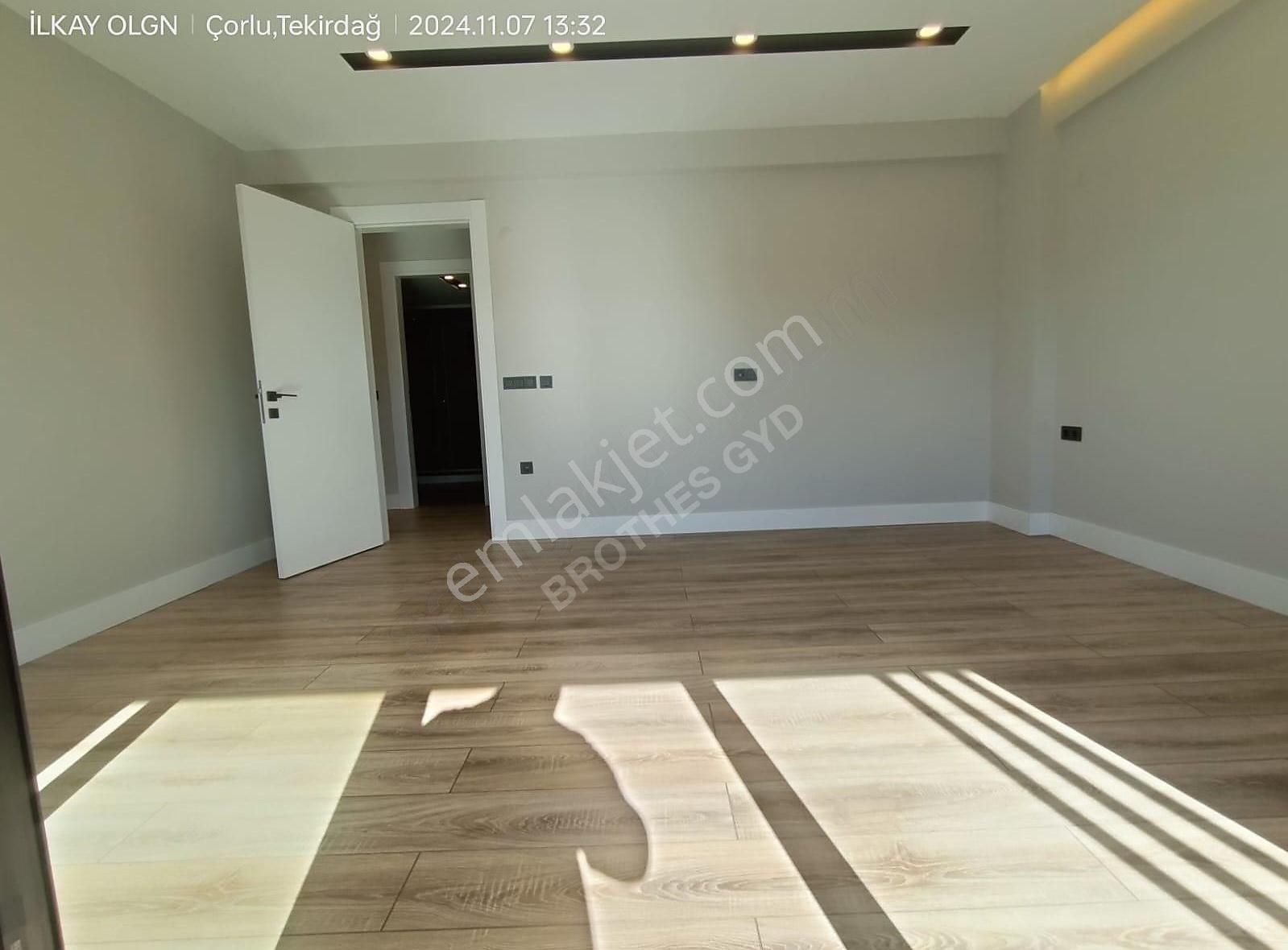 Brothersdan Önerlerde 300m2 4+1 İskanlı Sıfır Satılık Villa - Görsel 7