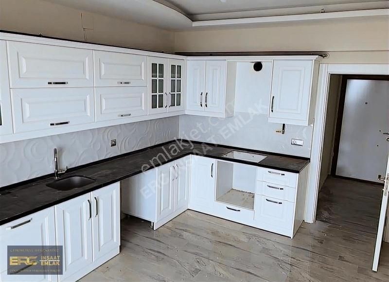 Tapu Müdürlügü Civarı Satılık 4+1 Daire