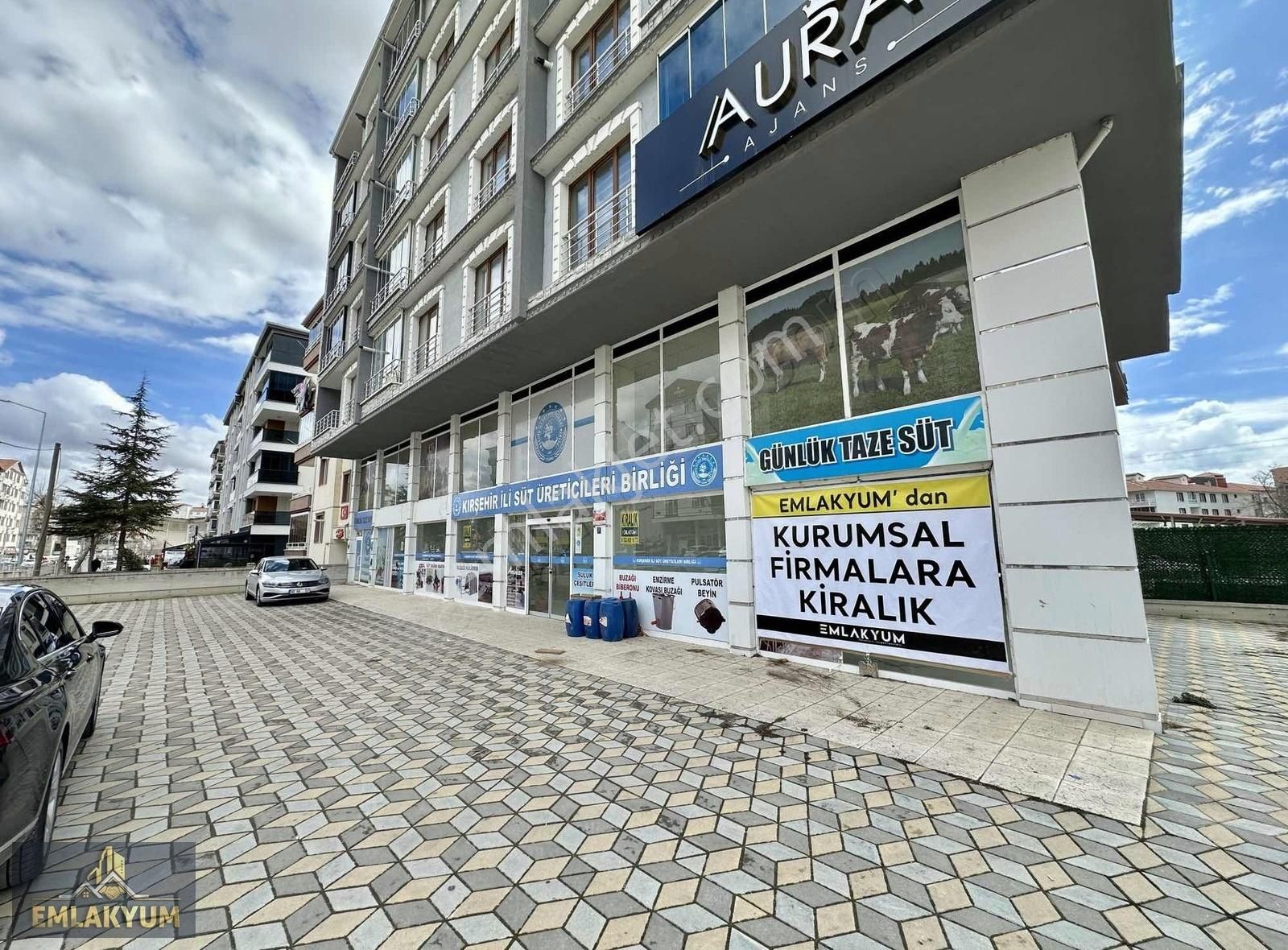 Emlakyumdan Pazar Yeri Yanı Bulvarda 3 Kat 600 M² Kiralık Dükkan