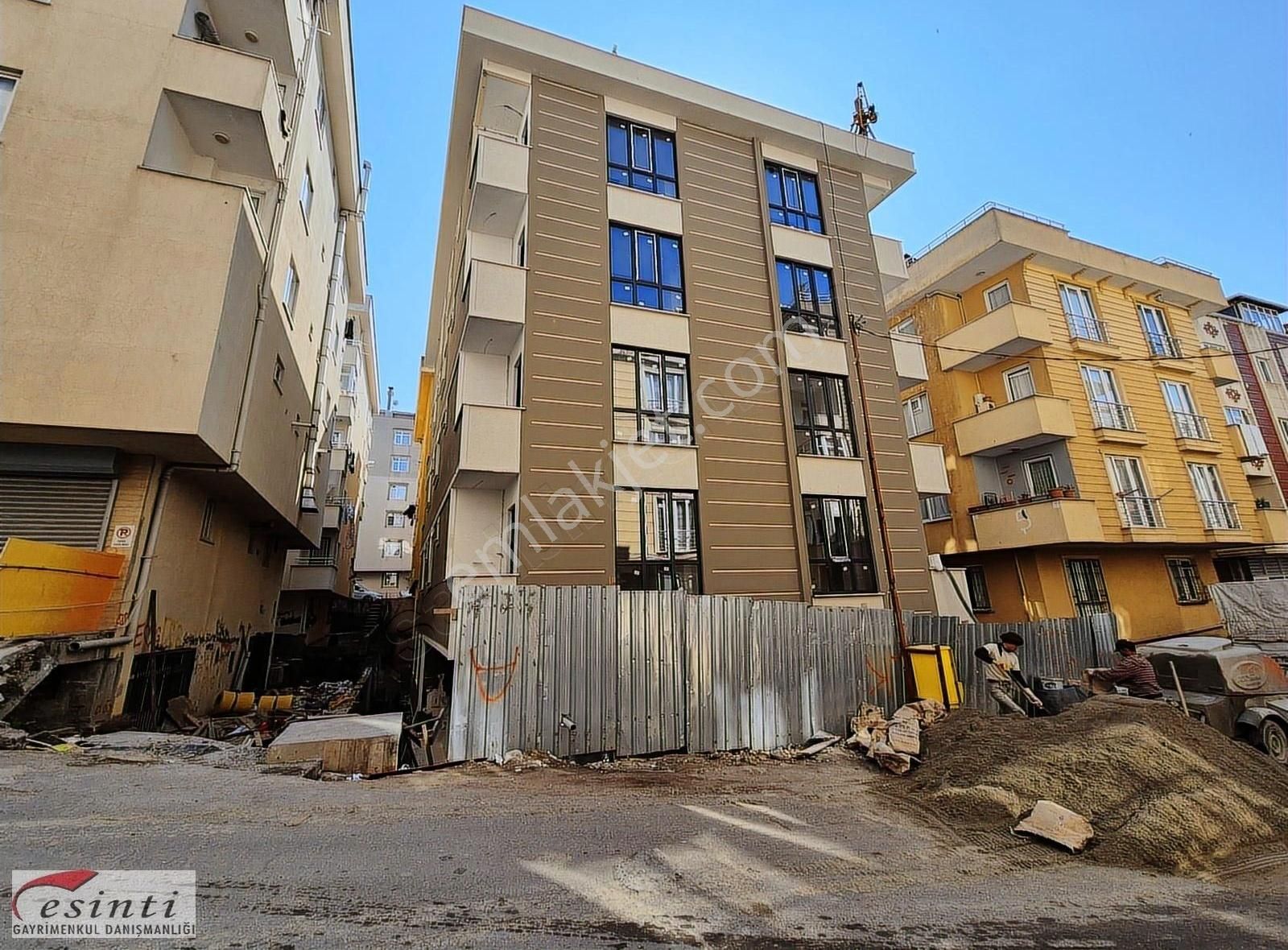 Marmara Ve Yeditepe Üniv. Yakın Konumda Ara Kat Sıfır 1+1 Daire