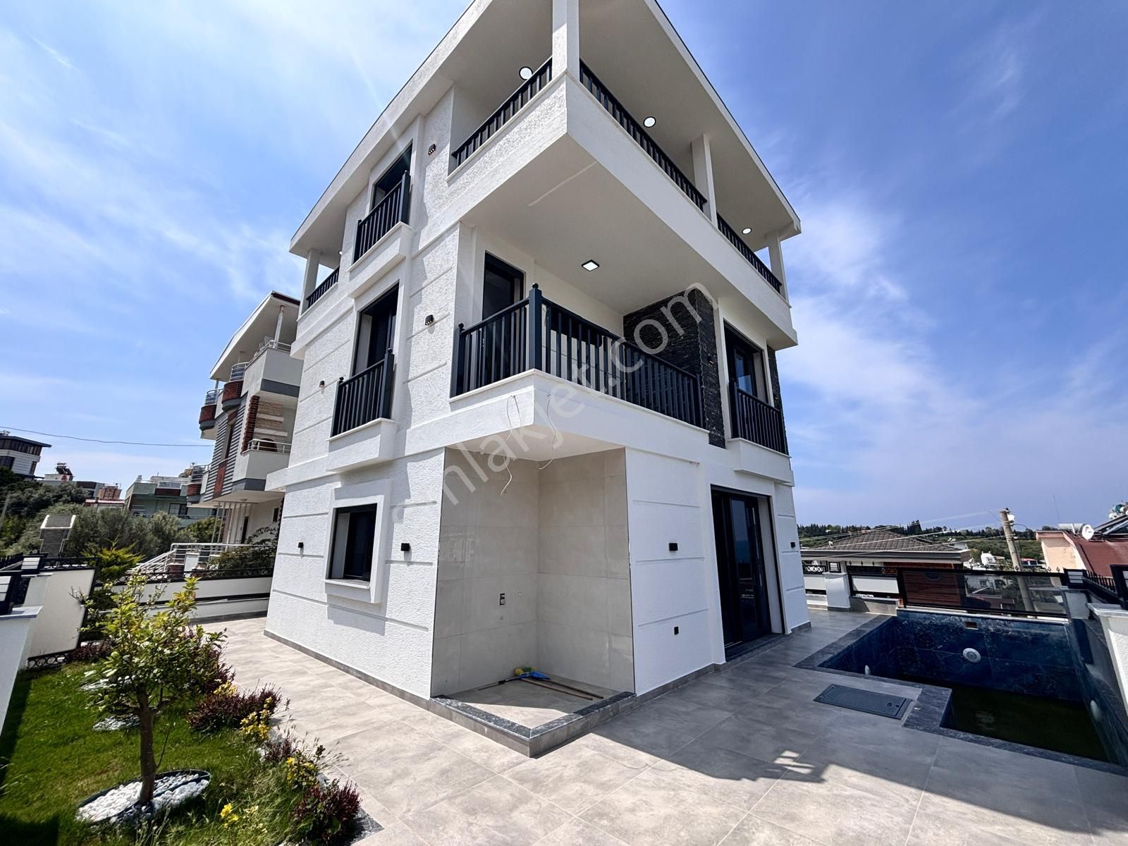 Didim Sedefkoy`da Deniz Manzaralı Süperlüks Villa