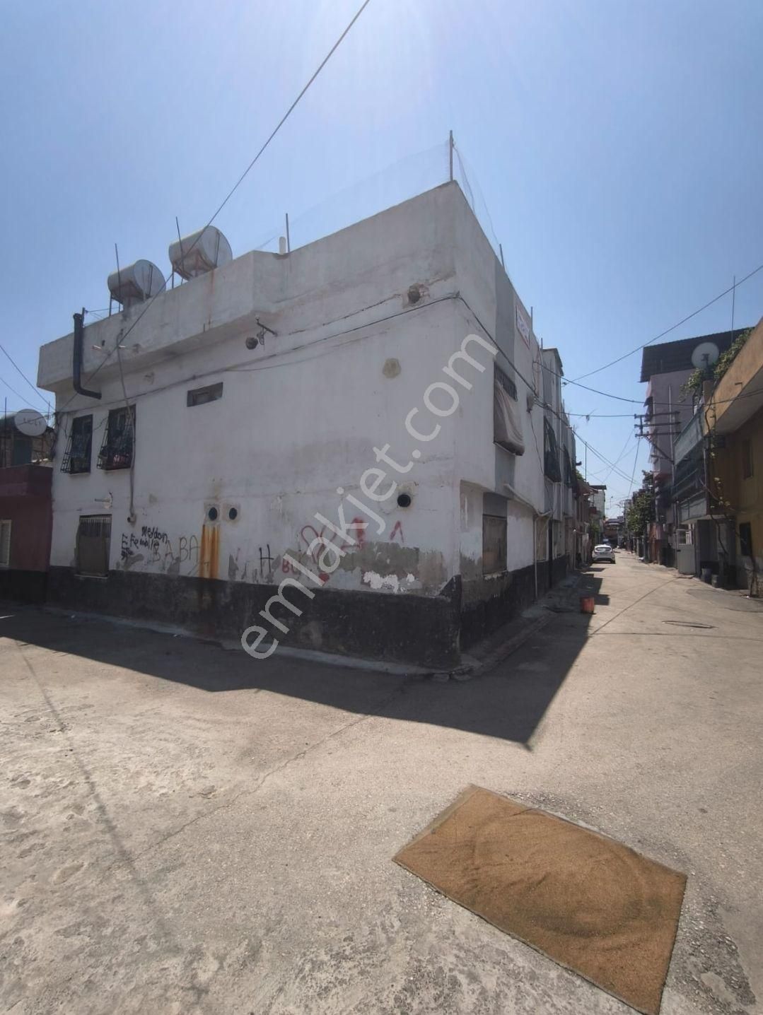 Kıbrıs Cadde Civarında 2katlı 4 Daire Kiracılı