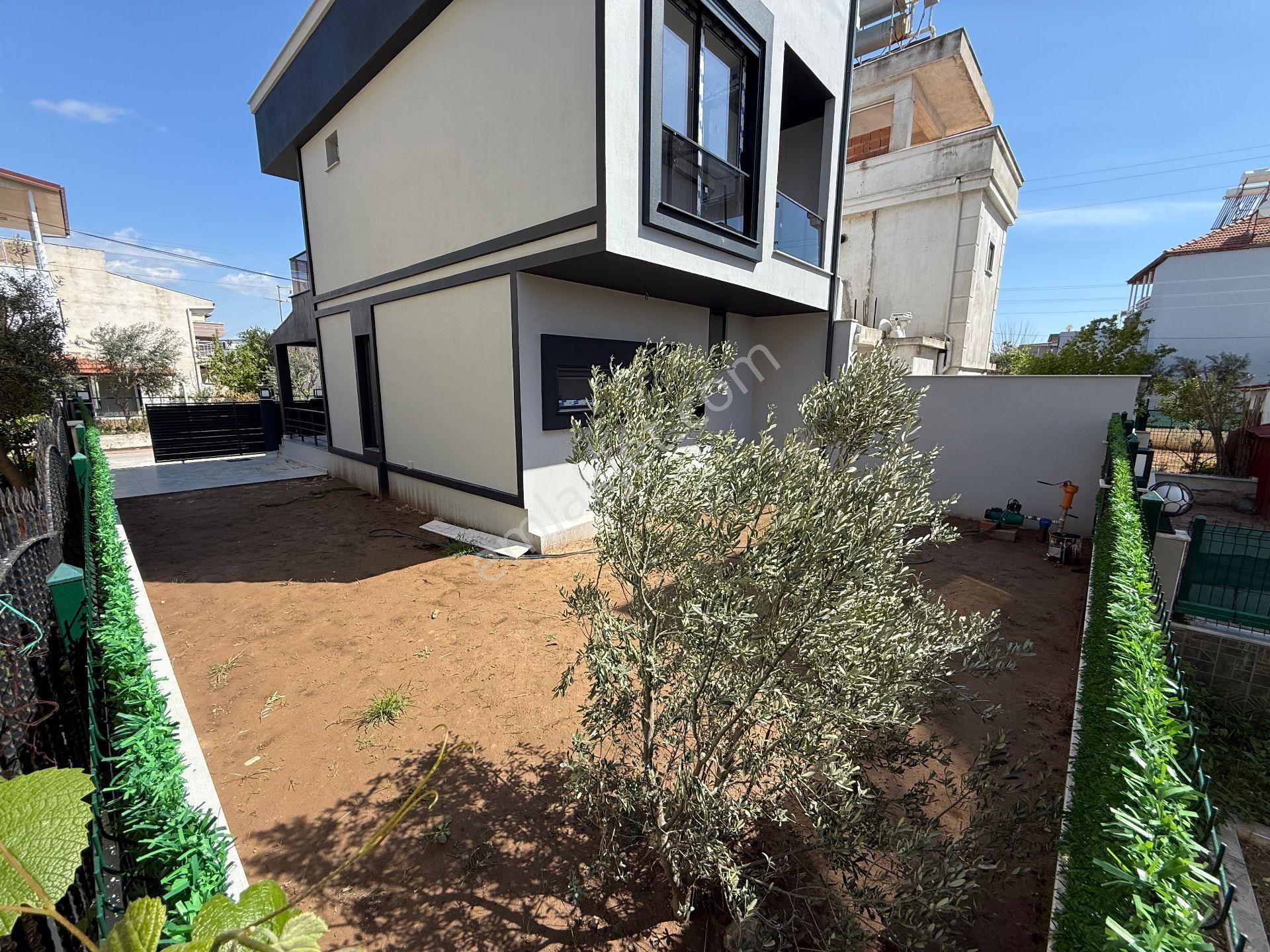 Seferihisar Doğanbey Merkez'de 200m2 Arsa İçin'de Müstakil Sıfır Satılık 3+1 Dubleks Villa