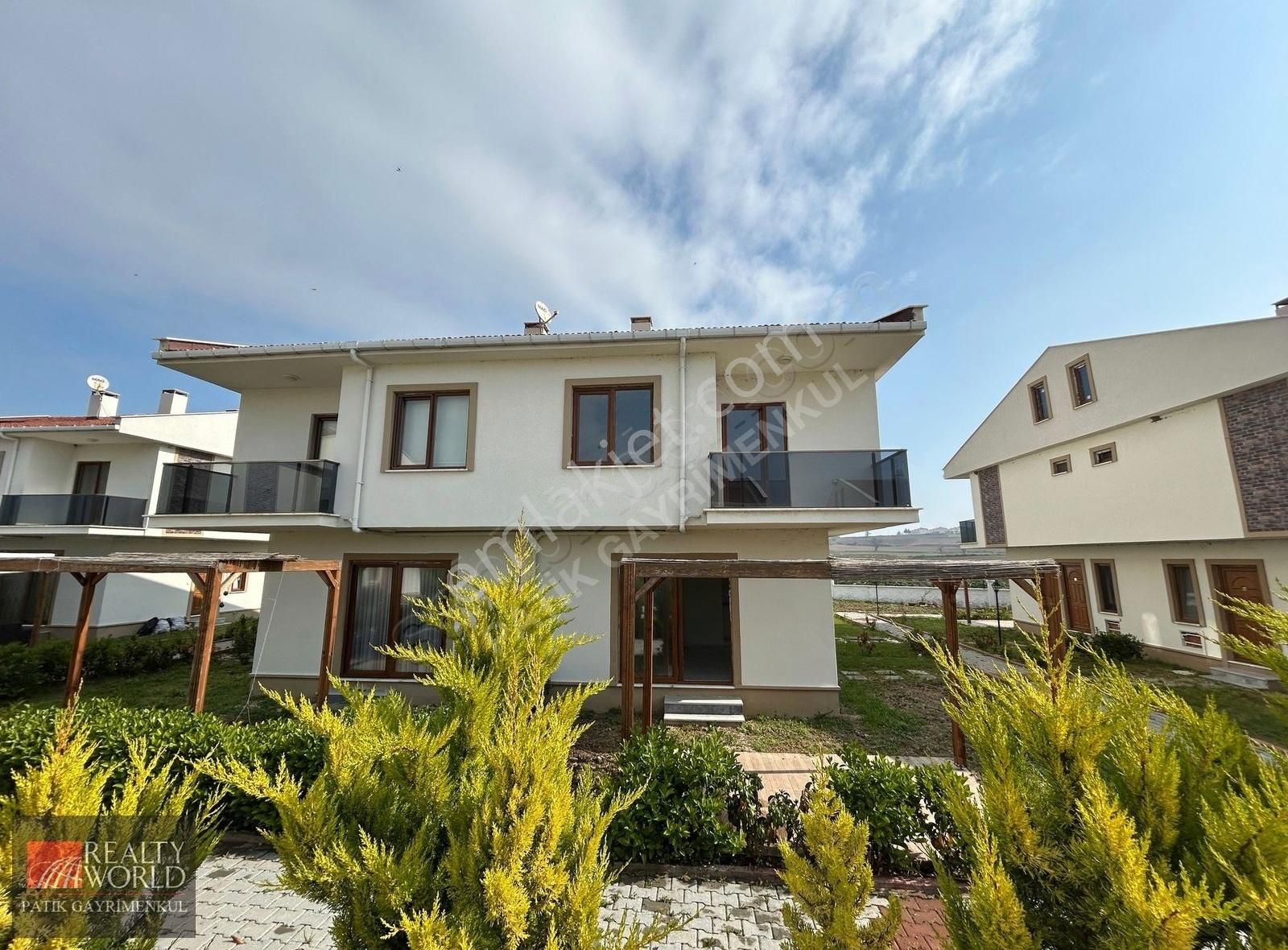 Enez Vakıf Sahili Mira Kumova Sitesi'nde Satılık Yazlık