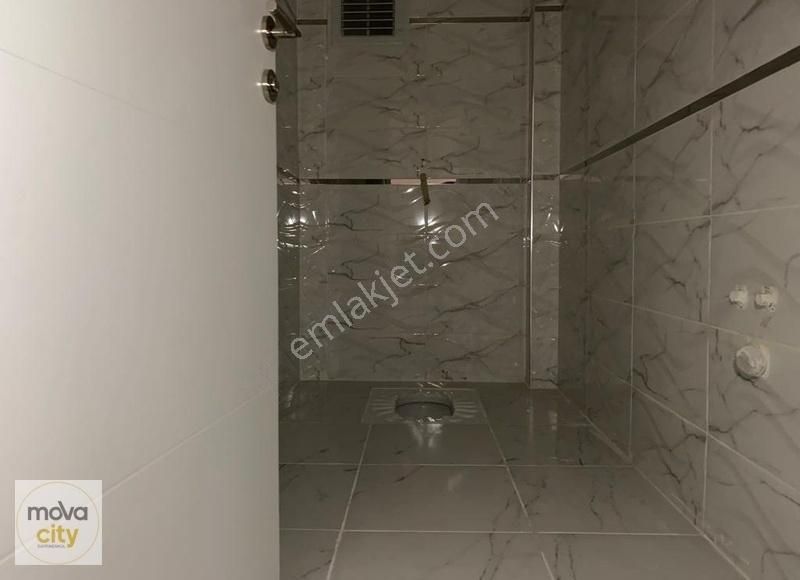 Bahçelievlerde İsmail Kakaç İlk. Okulu Karşısı 3+1 Satılık Daire