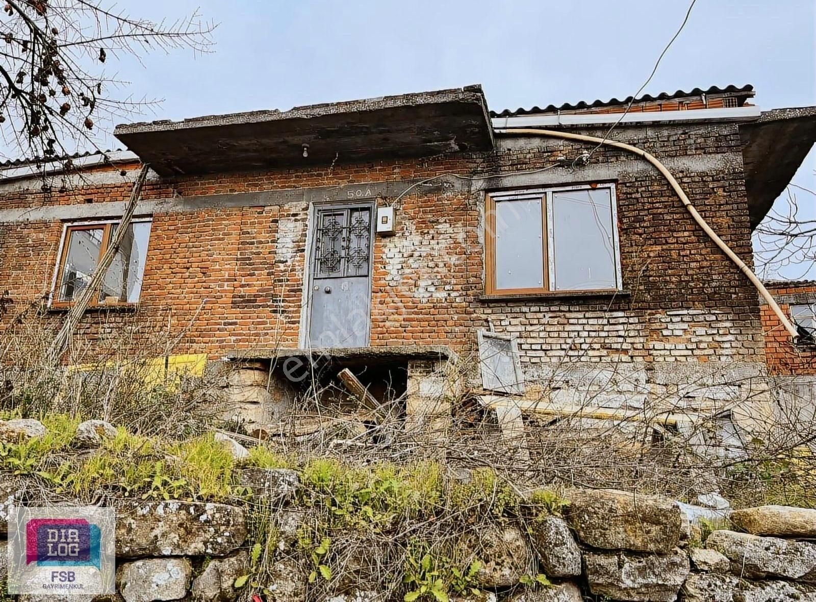 Çanakkale Lapseki Umurbeyde Satılık Ev Ve Arsa