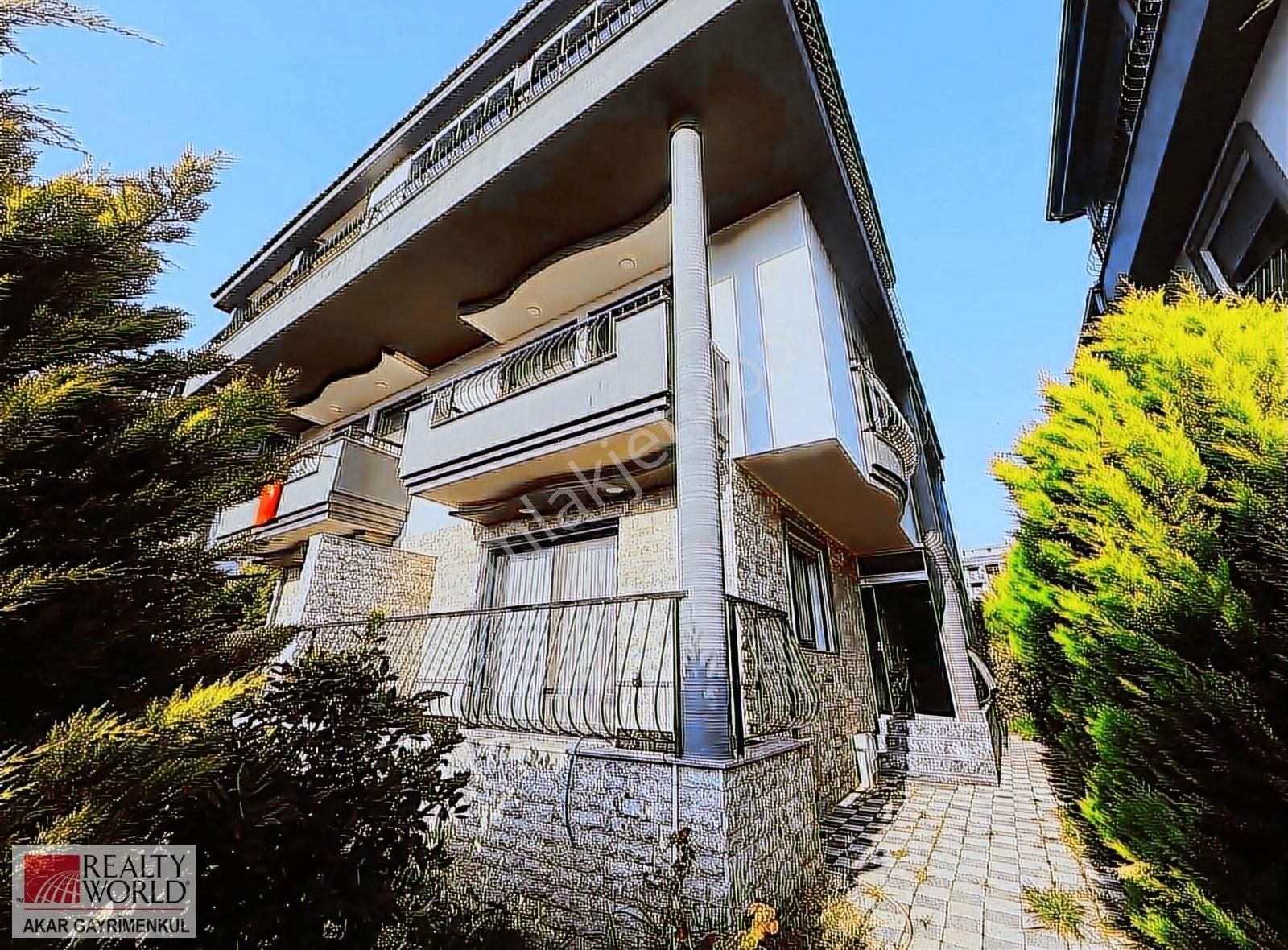 Çolak İbrahim Nezih Bölgede Tripleks Satılık Villa Rw Akar