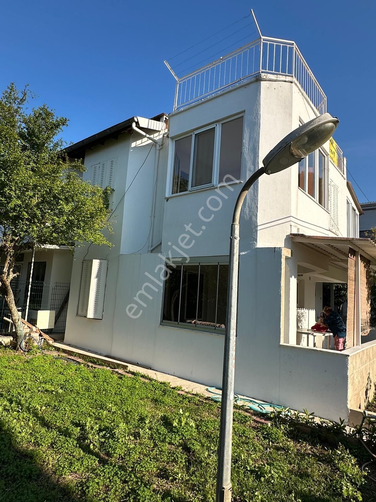 Kuşadası Güzelçamlı Mahallesinde Satılık Tripleks Villa