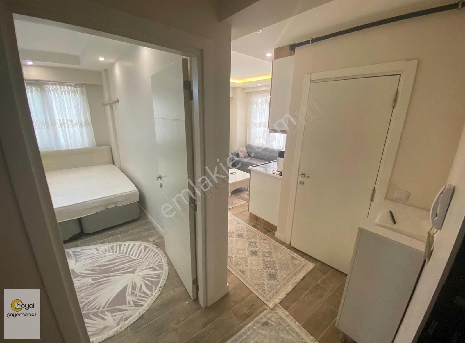 İstiklal Caddesi Suluköprü Işıkları Yakını 1+1 50 M² Eşyalı